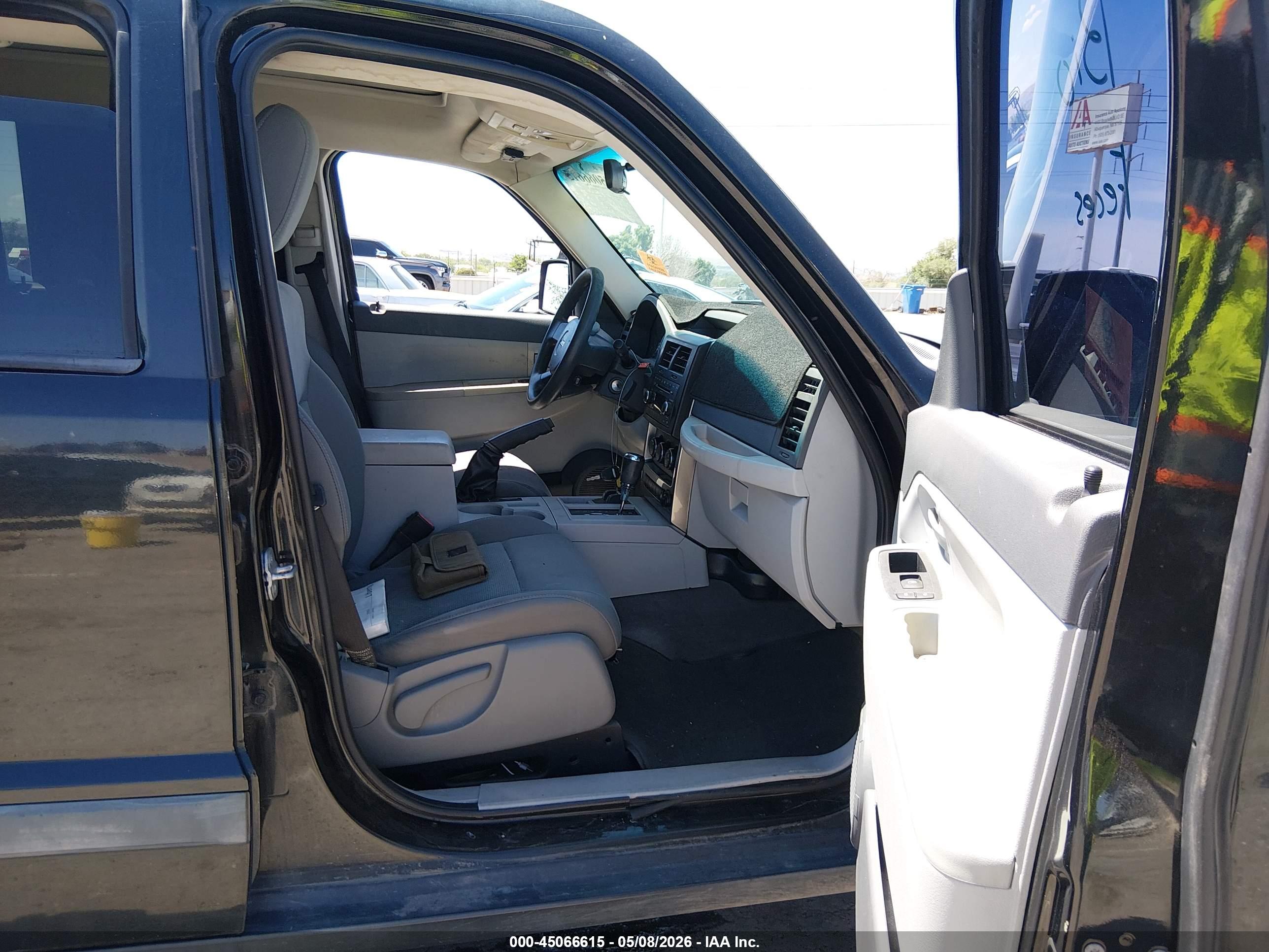 JEEP LIBERTY image 5