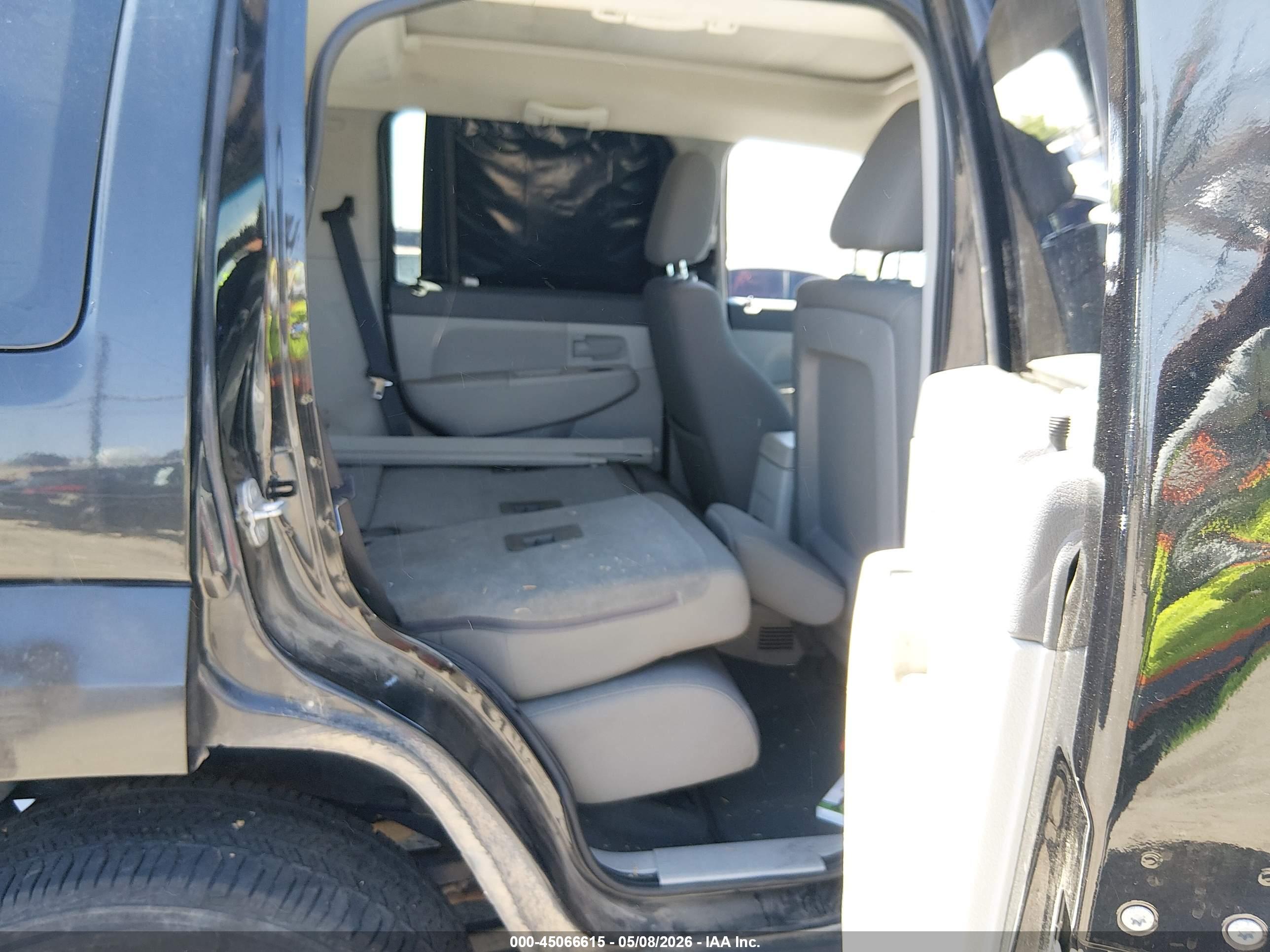 JEEP LIBERTY image 8