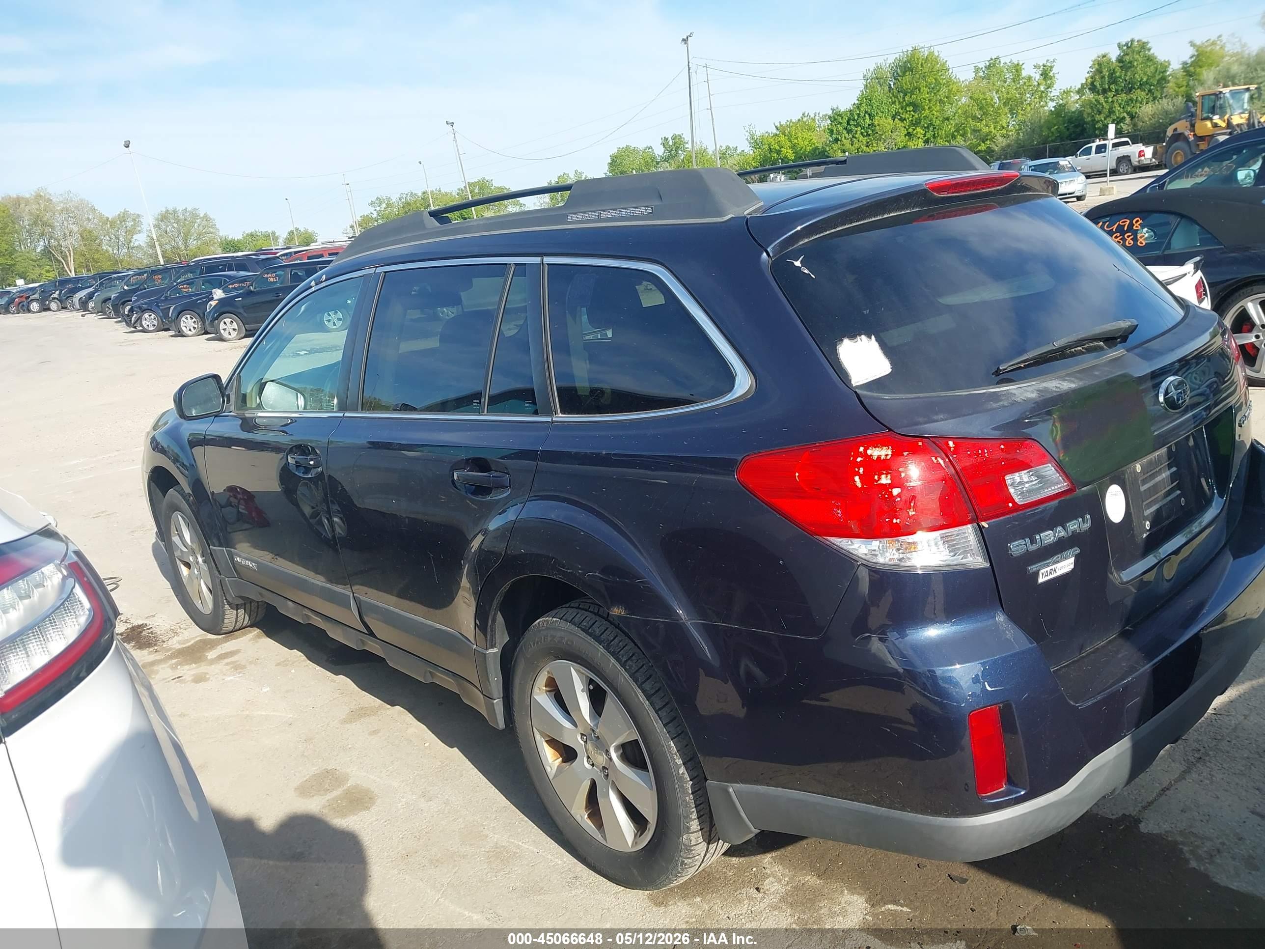 SUBARU OUTBACK image 3