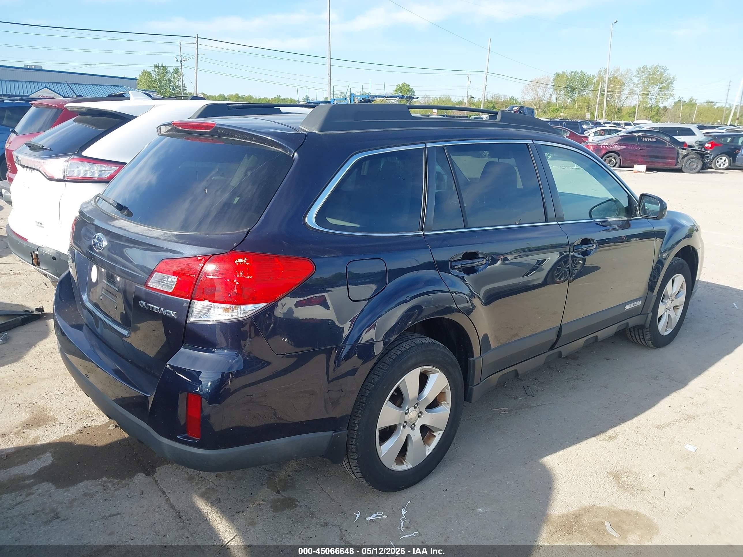 SUBARU OUTBACK image 4