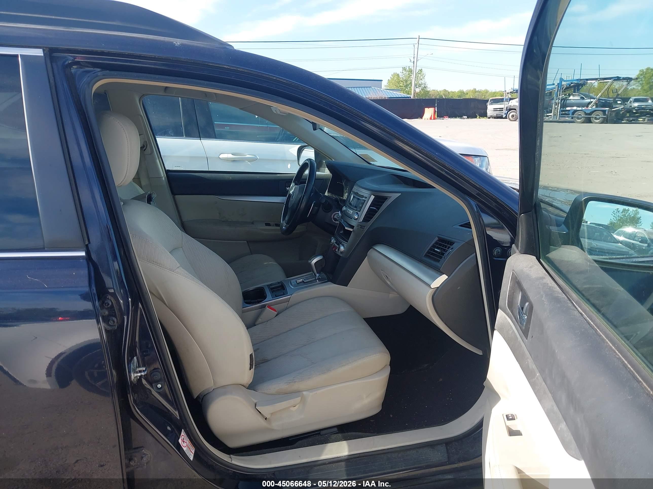 SUBARU OUTBACK image 5