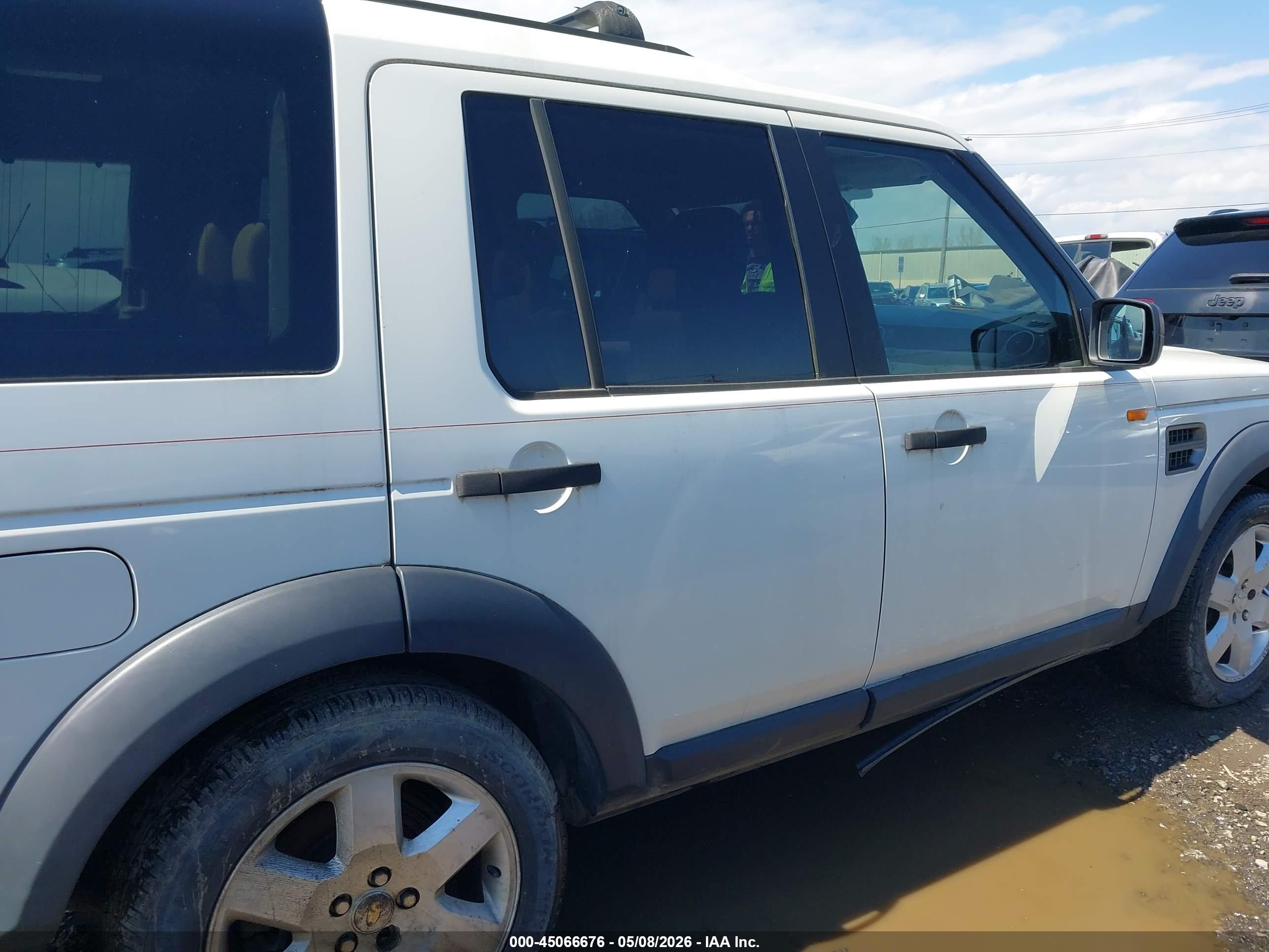 LAND ROVER image 6