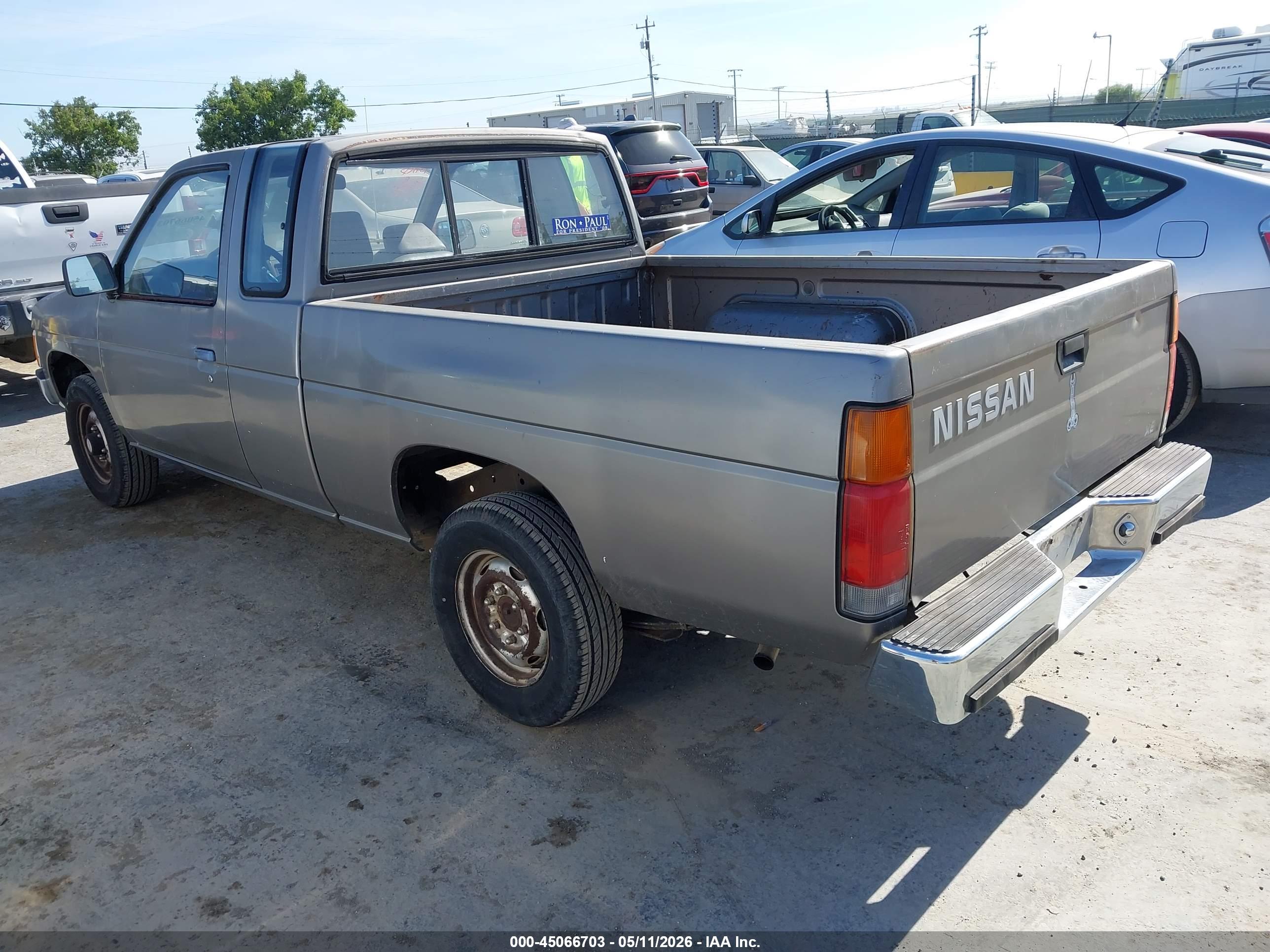 NISSAN D21 image 3