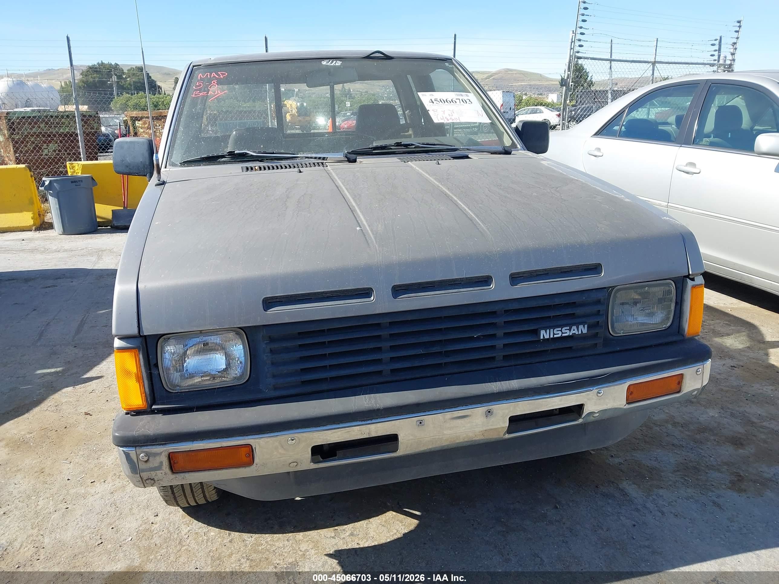 NISSAN D21 image 6