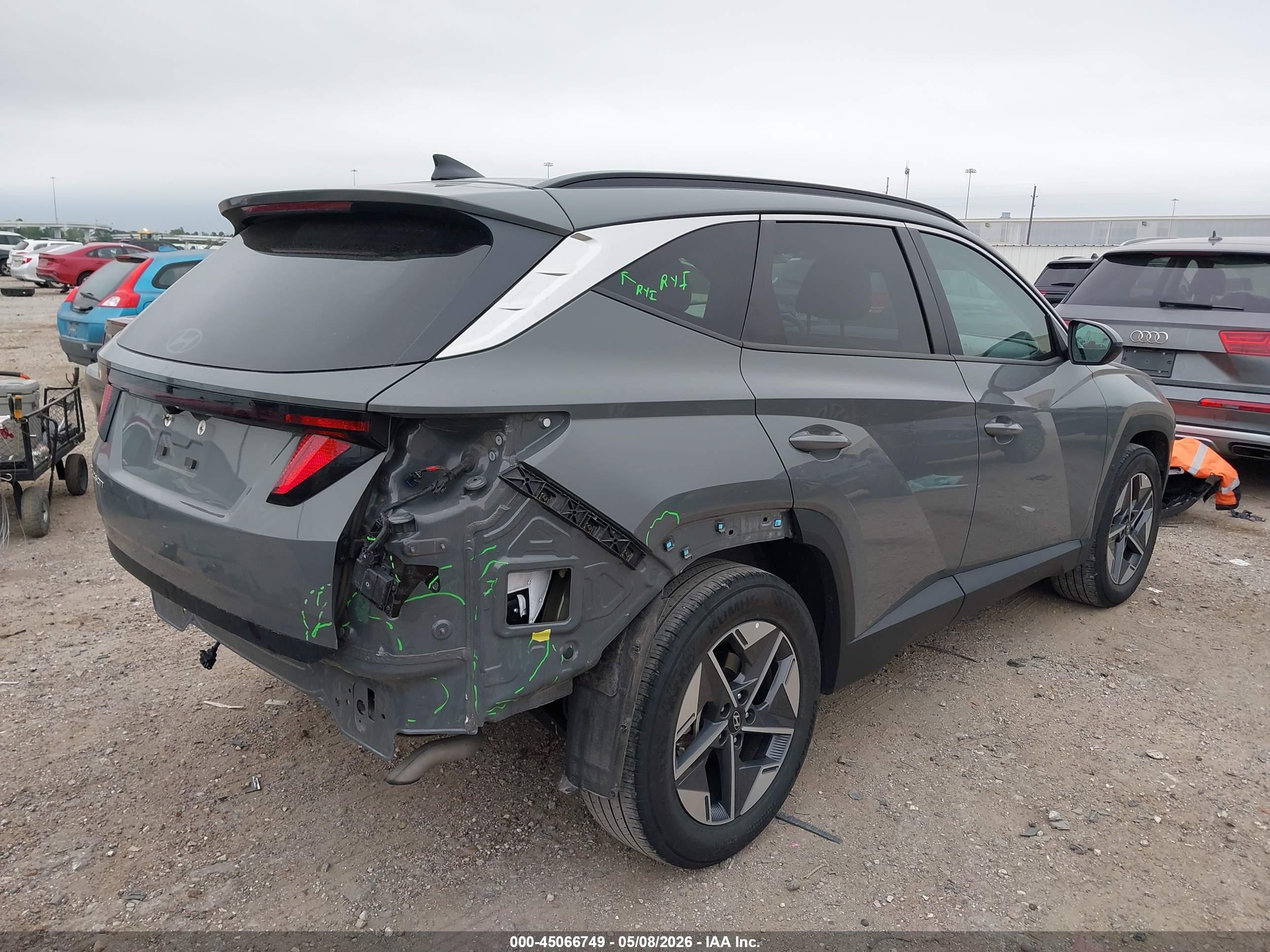 HYUNDAI TUCSON image 4