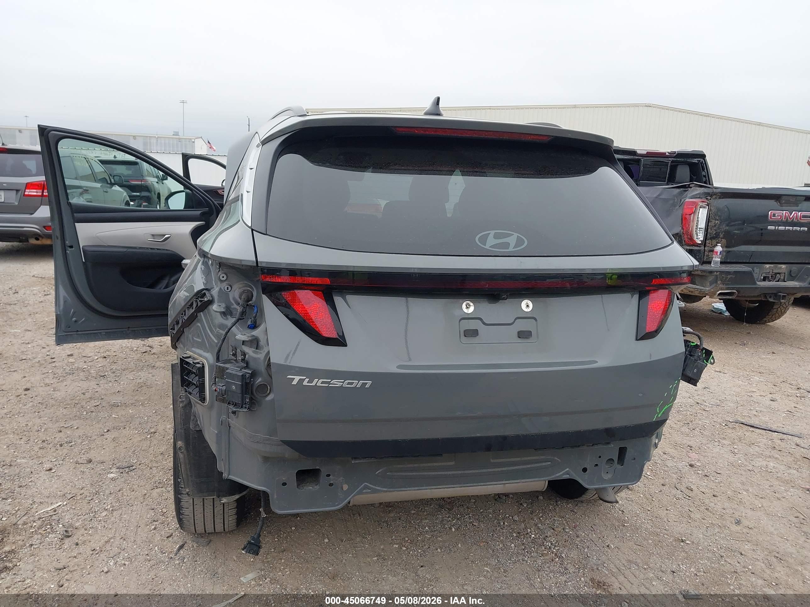 HYUNDAI TUCSON image 6