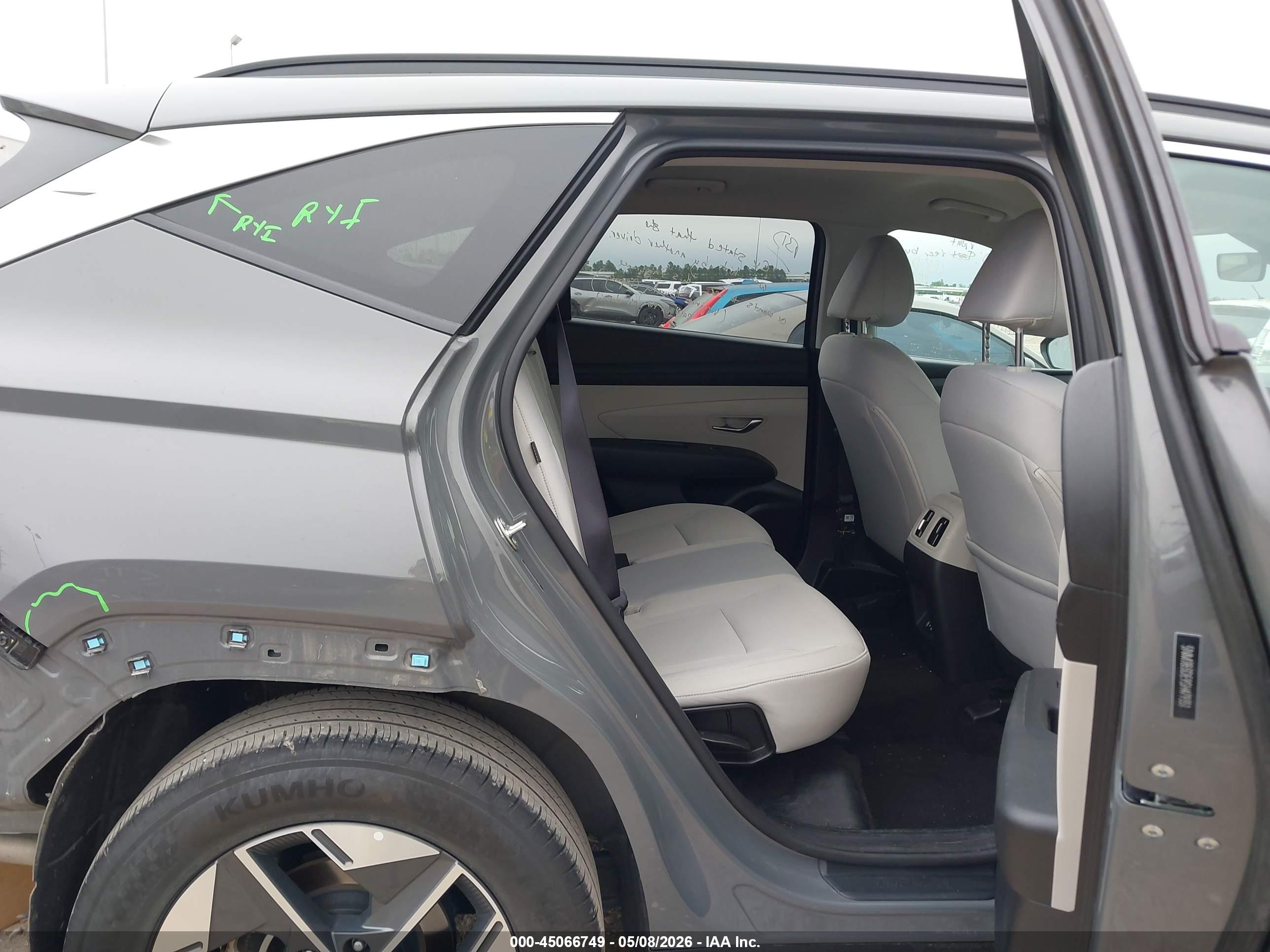 HYUNDAI TUCSON image 8