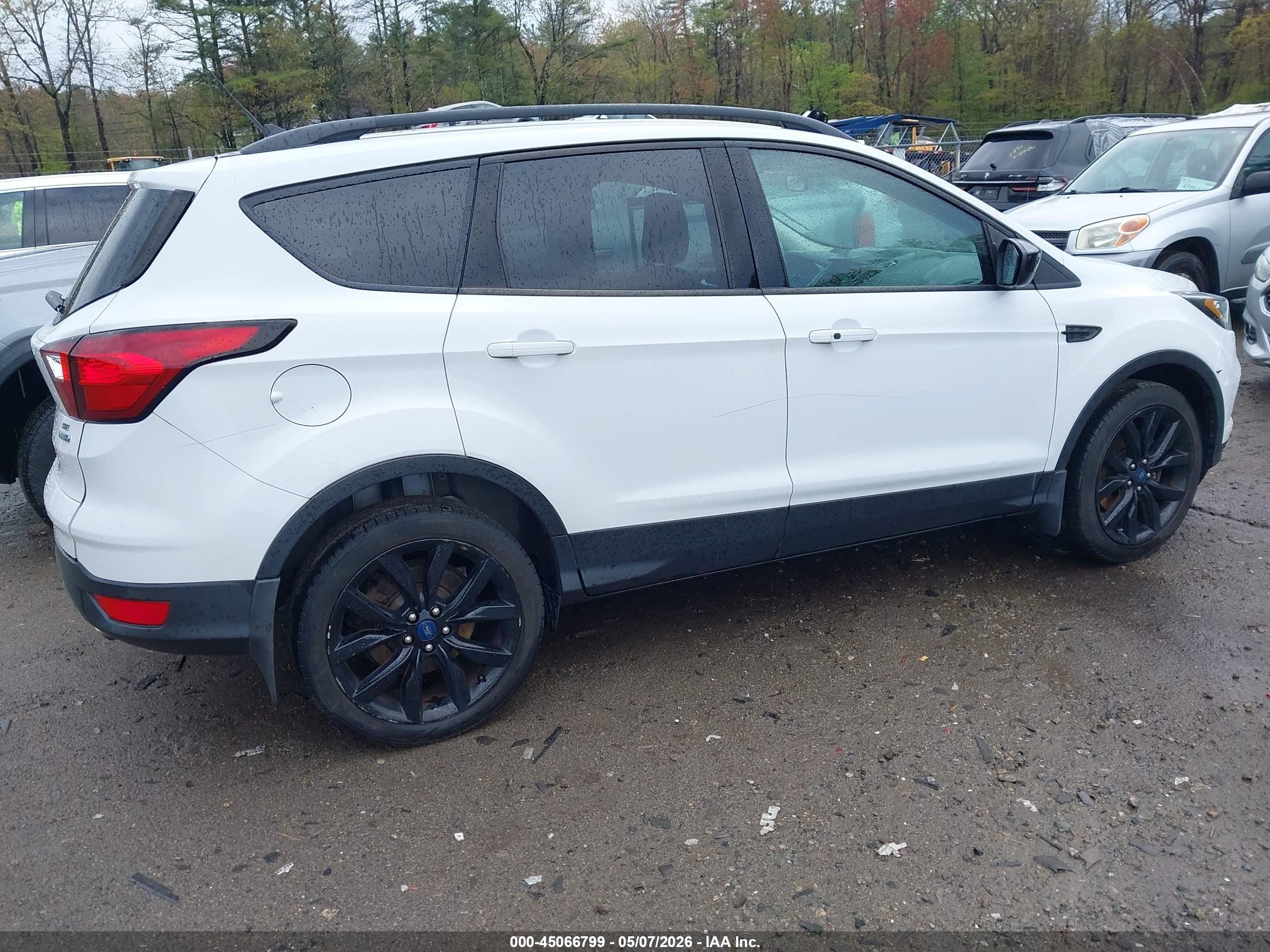 FORD ESCAPE image 4