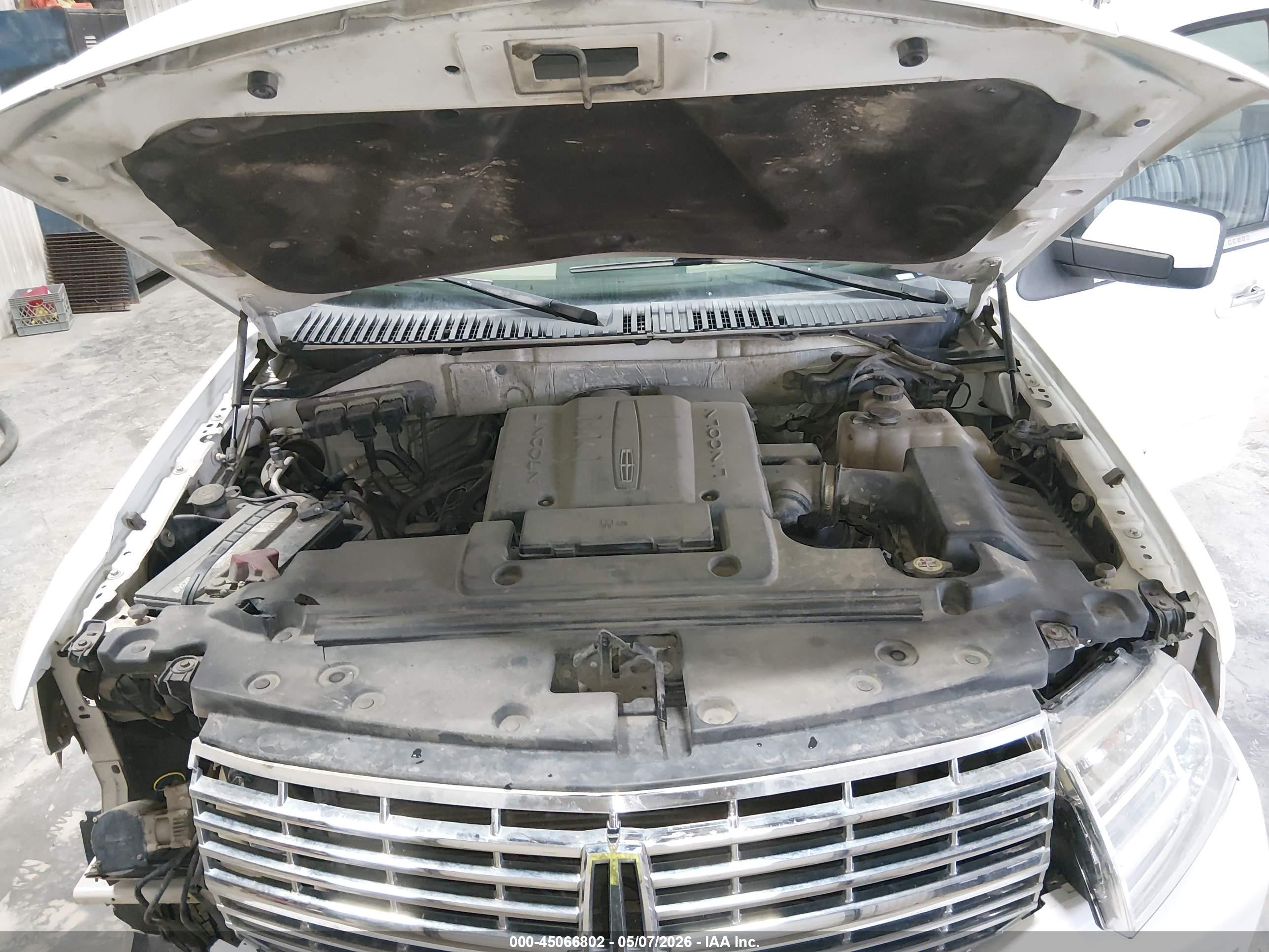 LINCOLN NAVIGATOR image 10