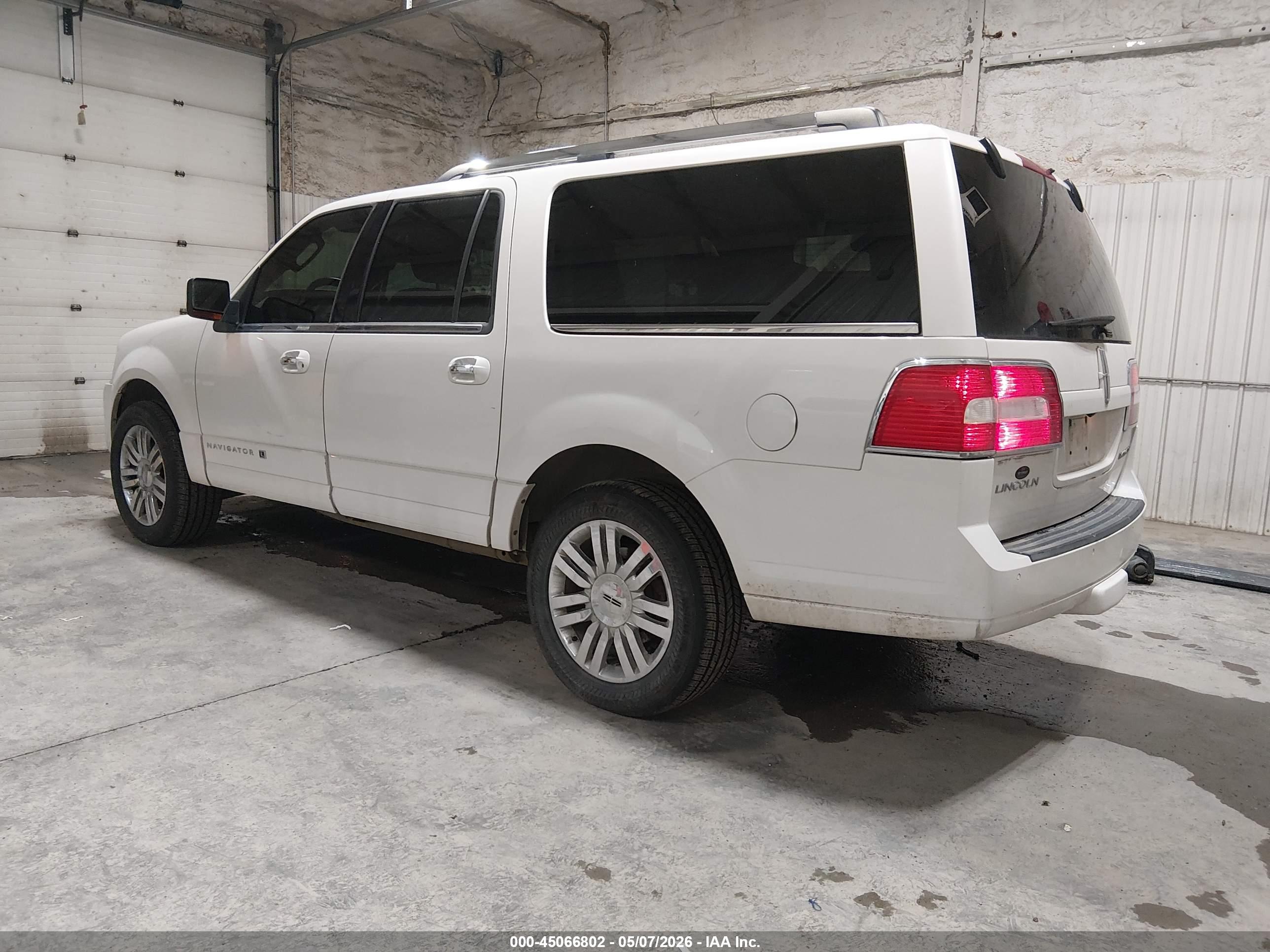 LINCOLN NAVIGATOR image 3