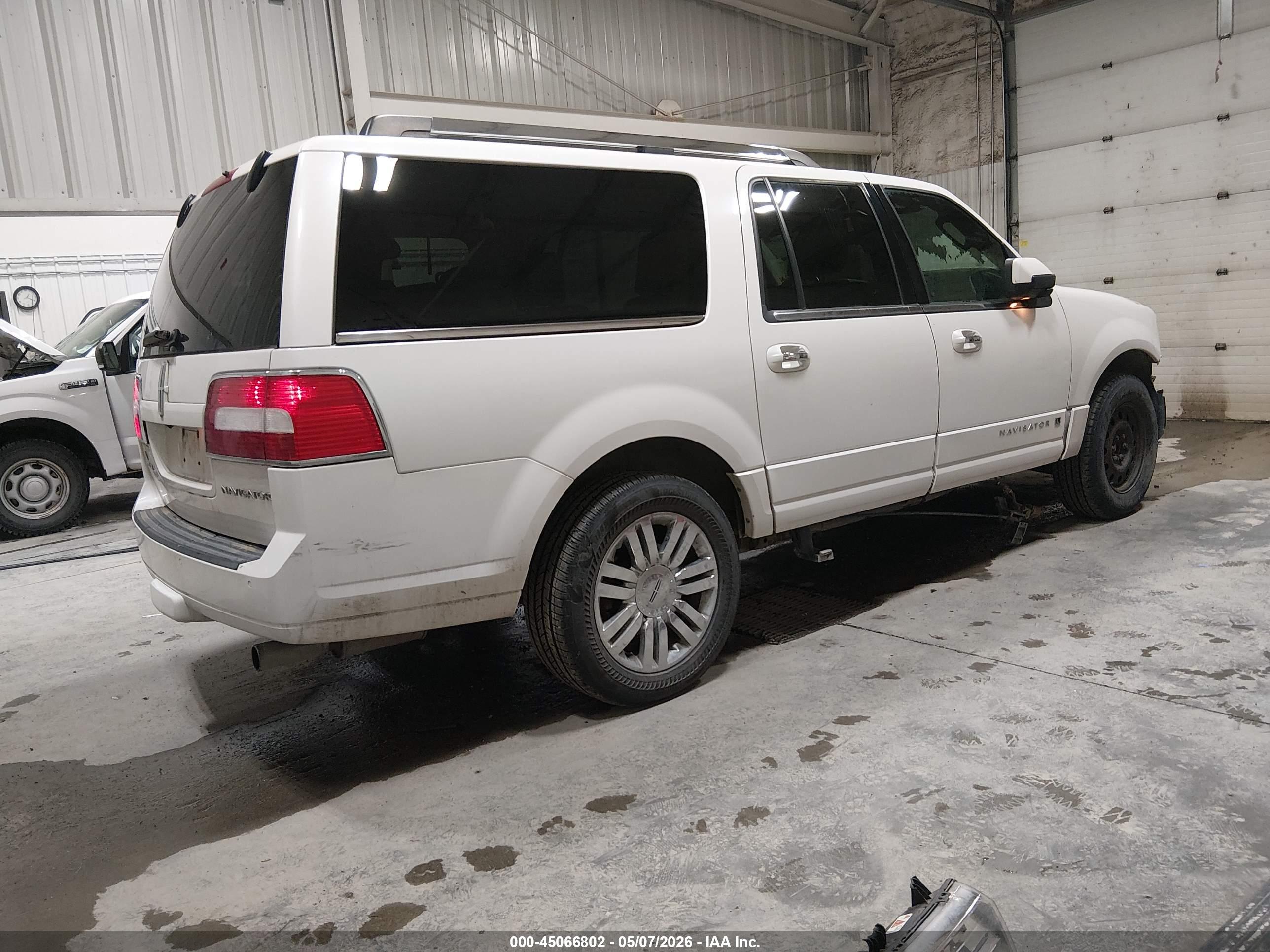 LINCOLN NAVIGATOR image 4
