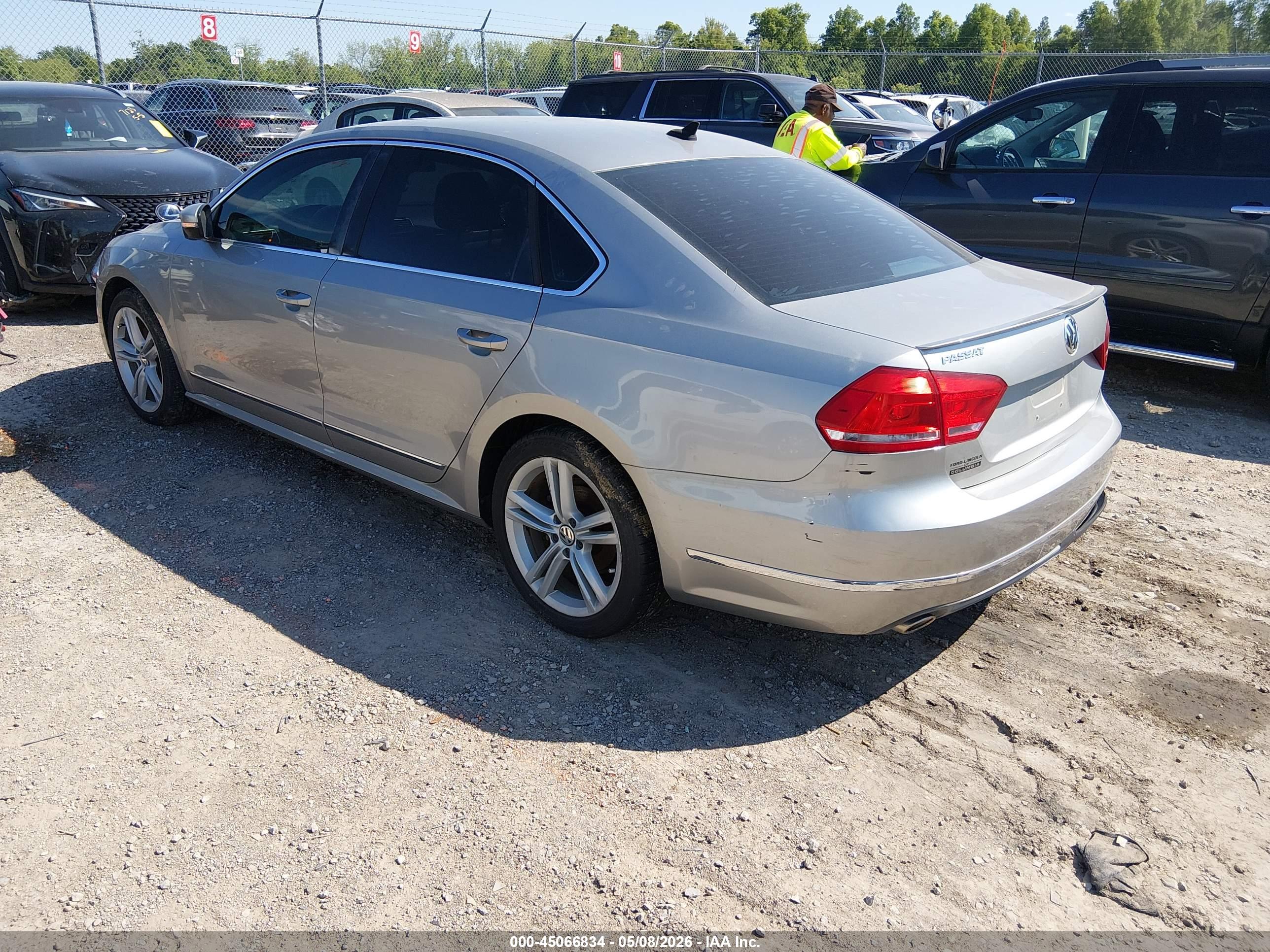 VOLKSWAGEN PASSAT image 3
