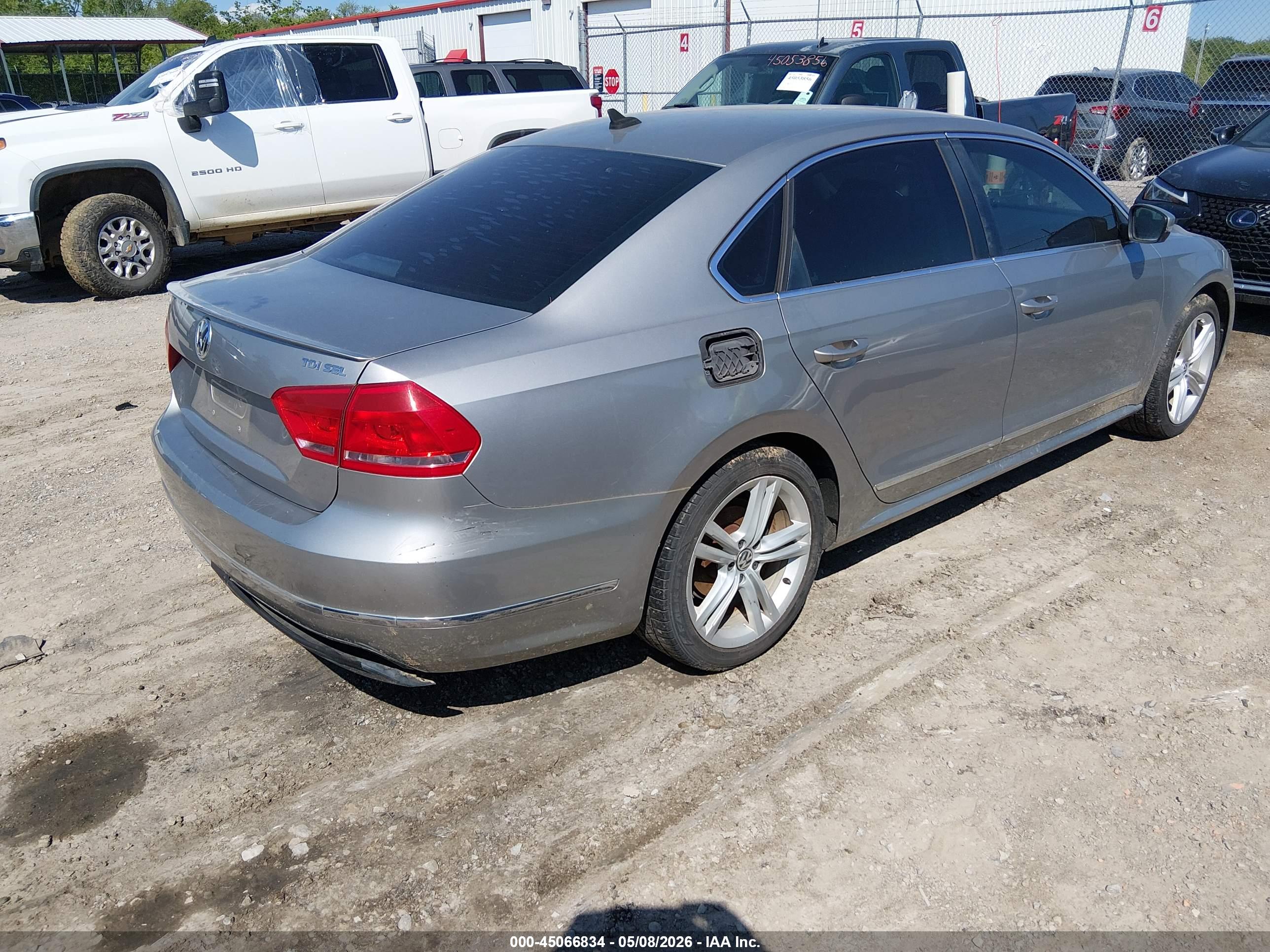 VOLKSWAGEN PASSAT image 4