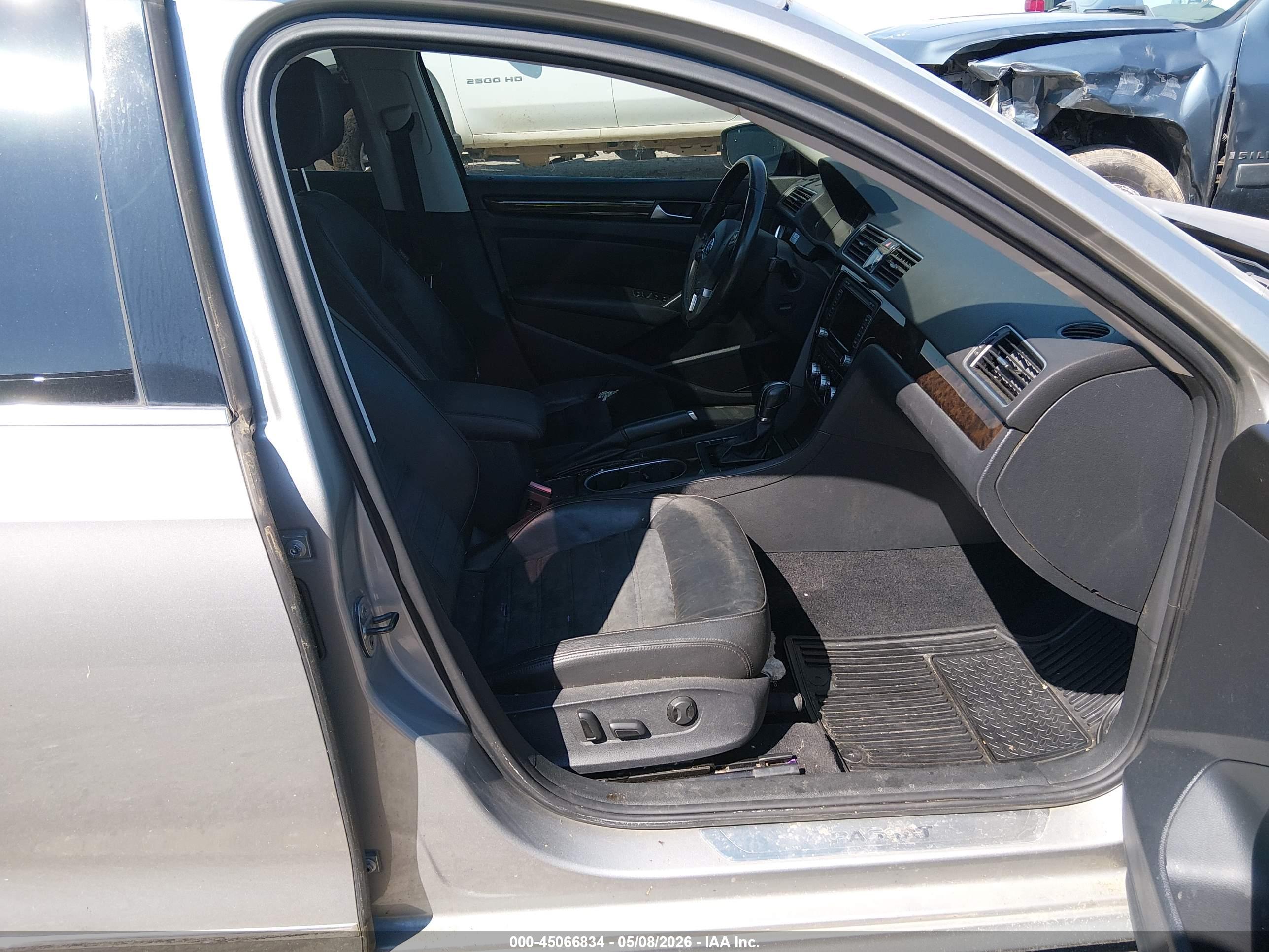 VOLKSWAGEN PASSAT image 5