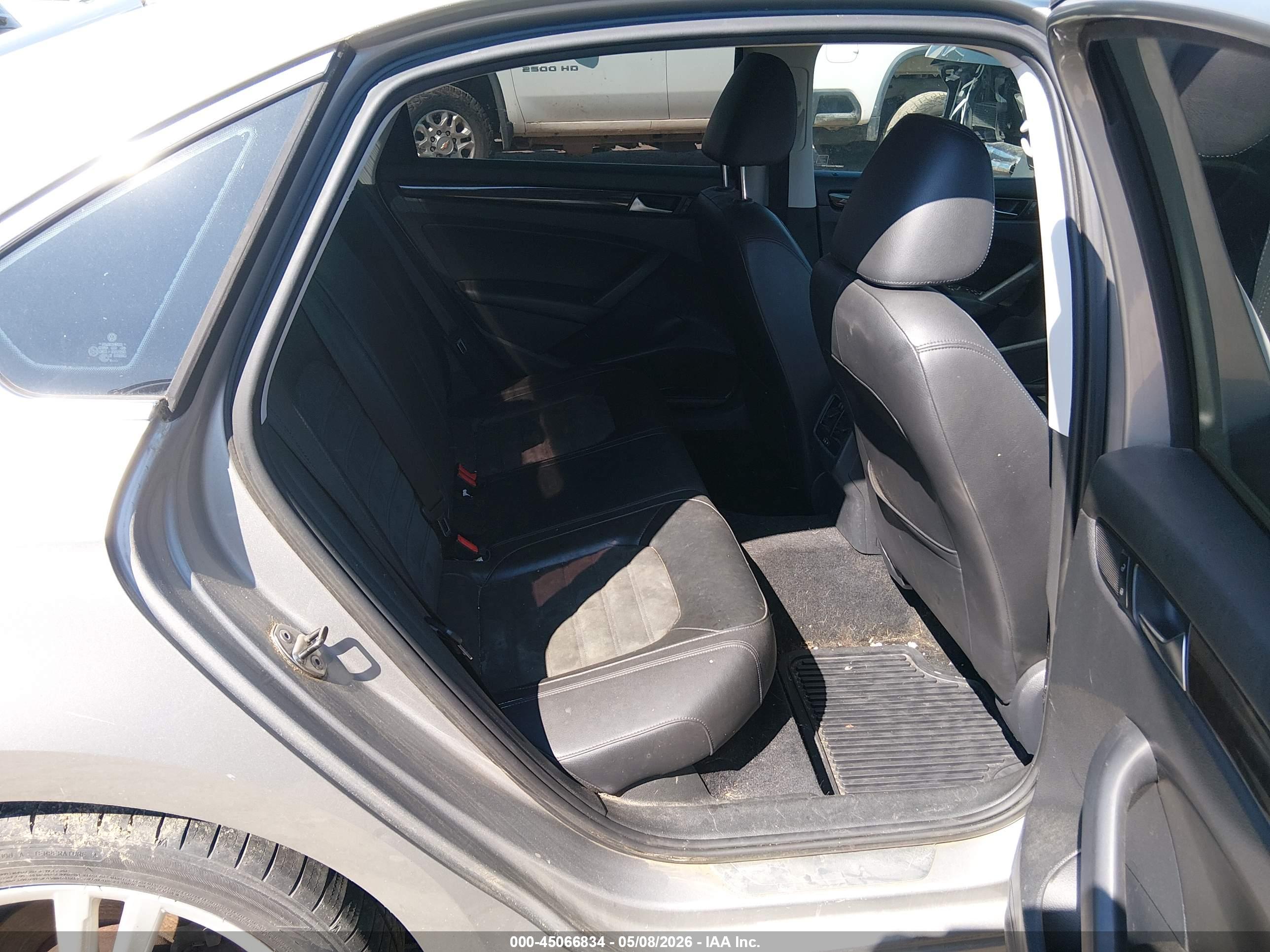 VOLKSWAGEN PASSAT image 8
