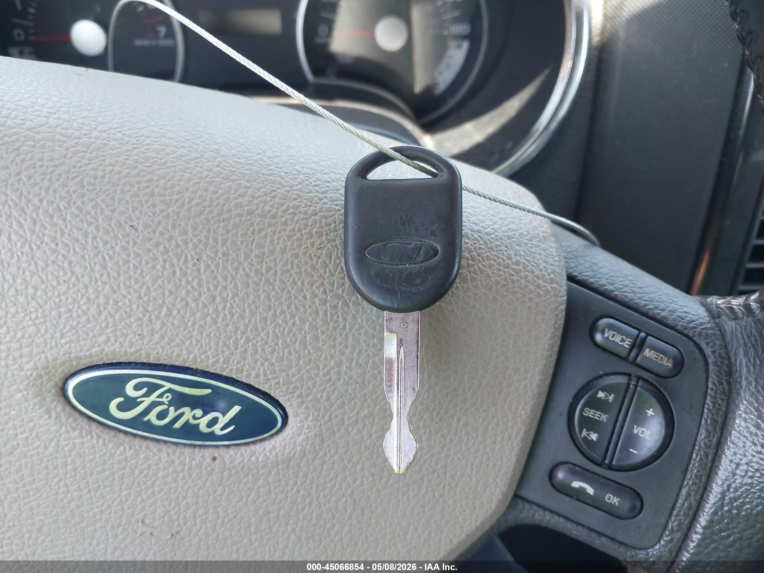 FORD EXPLORER image 11