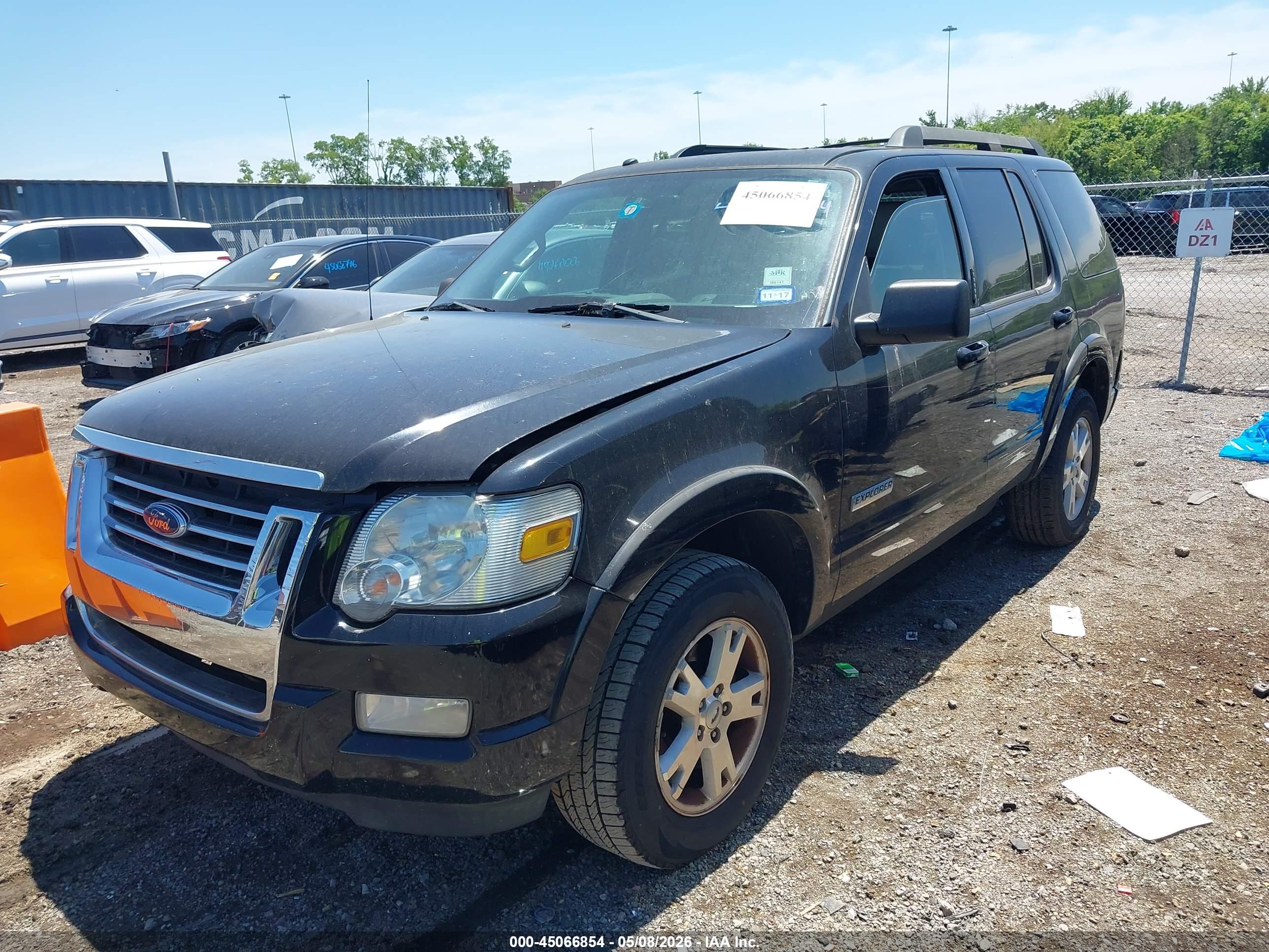 FORD EXPLORER image 2