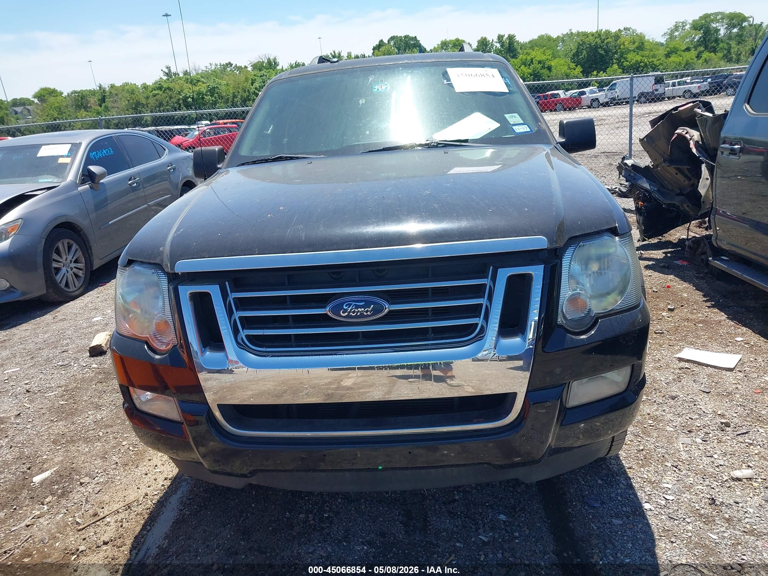 FORD EXPLORER image 6
