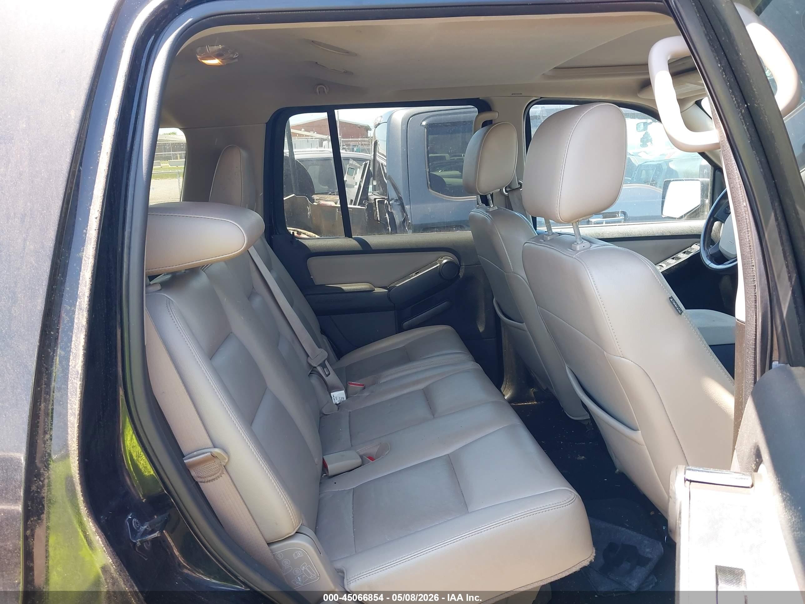 FORD EXPLORER image 8