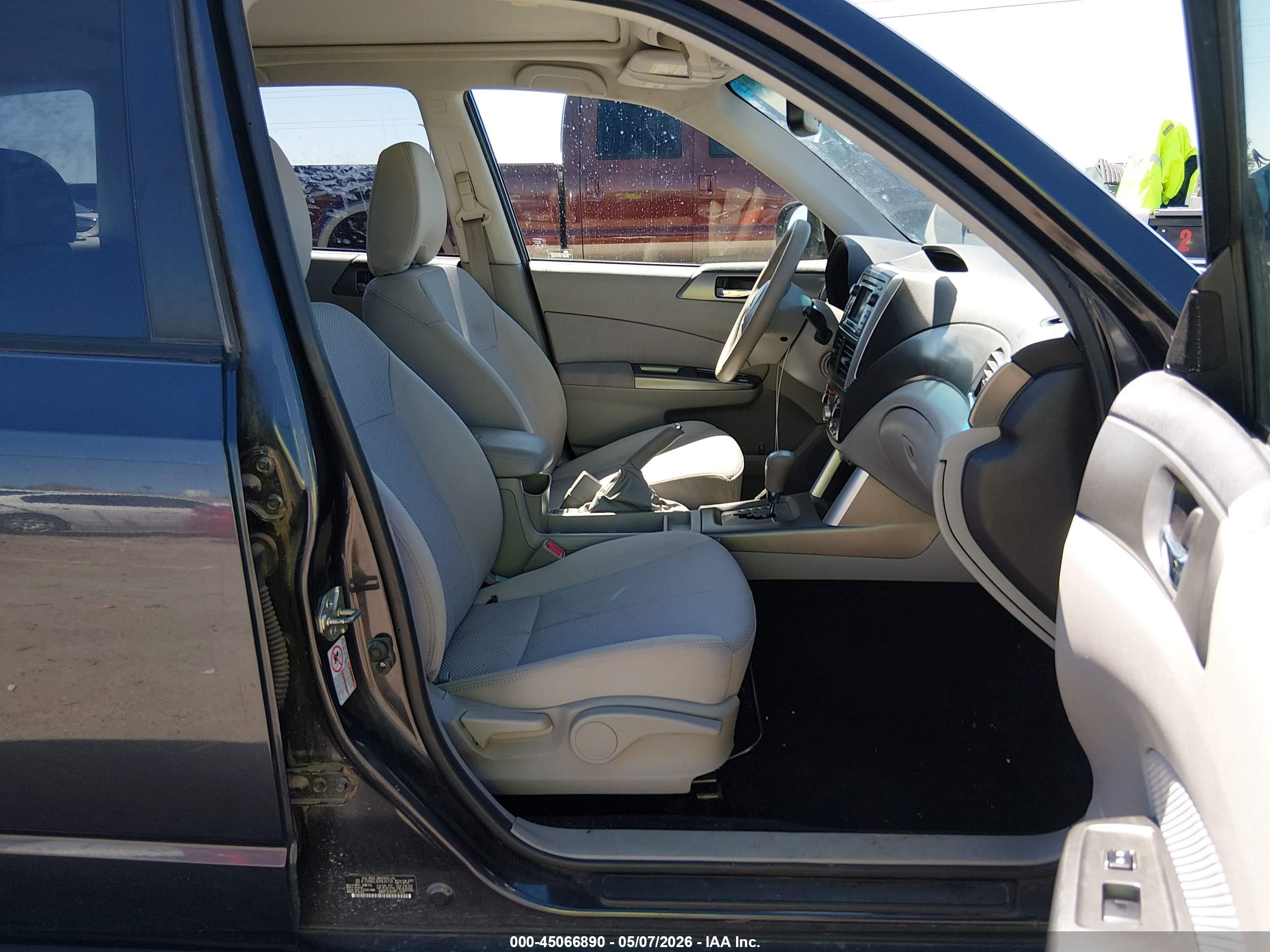 SUBARU FORESTER image 5