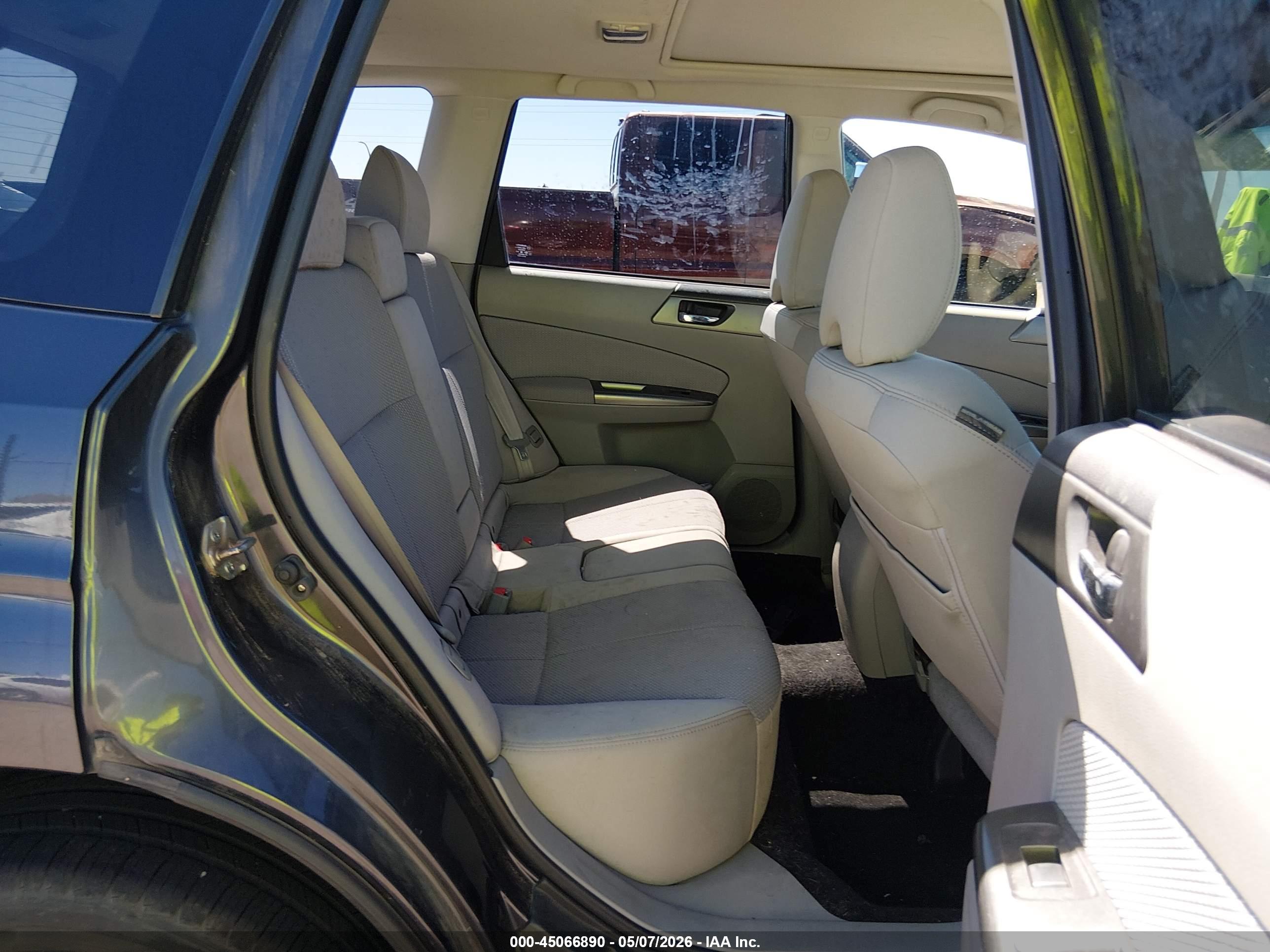SUBARU FORESTER image 8