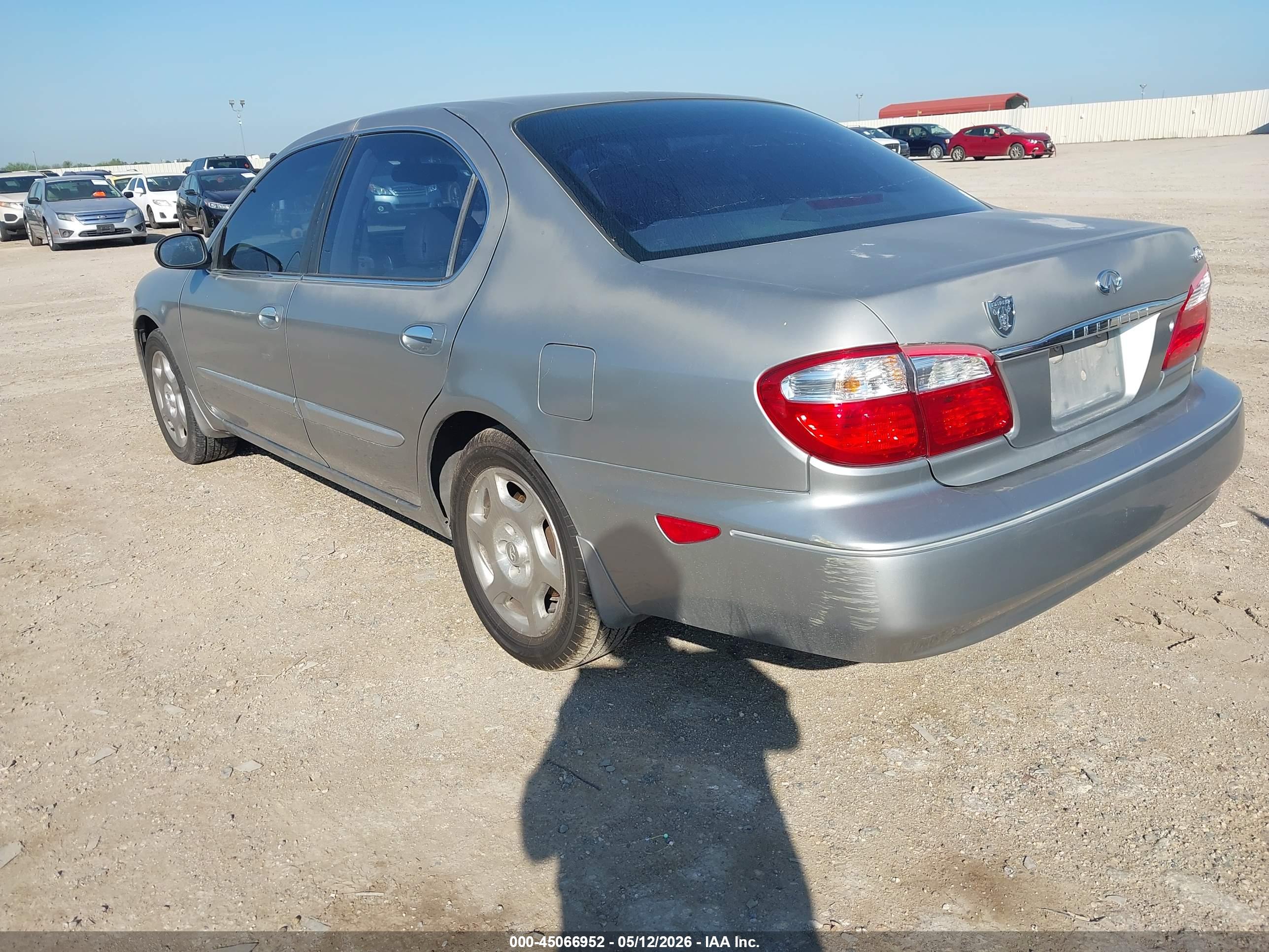 INFINITI I30 image 3