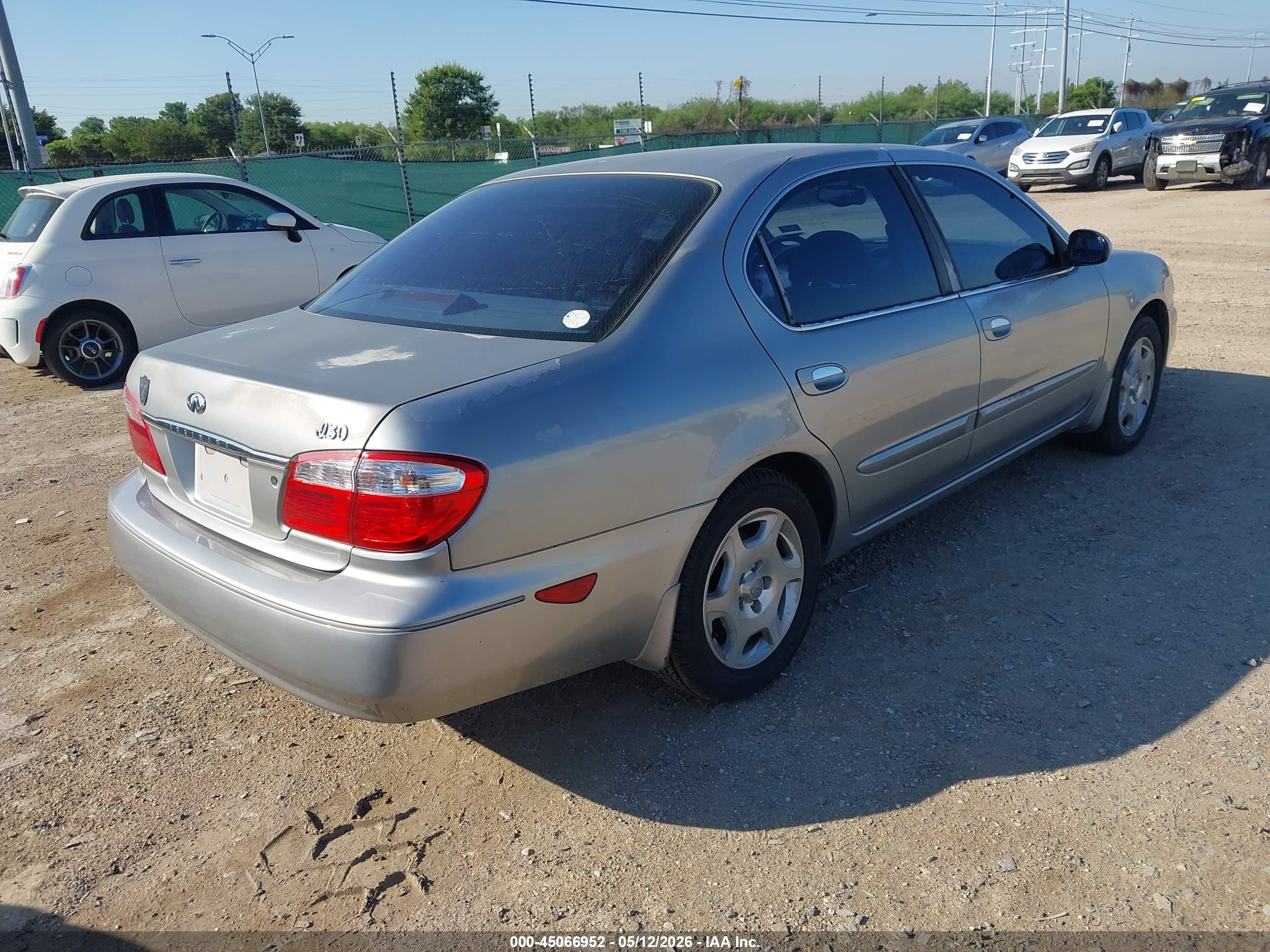 INFINITI I30 image 4