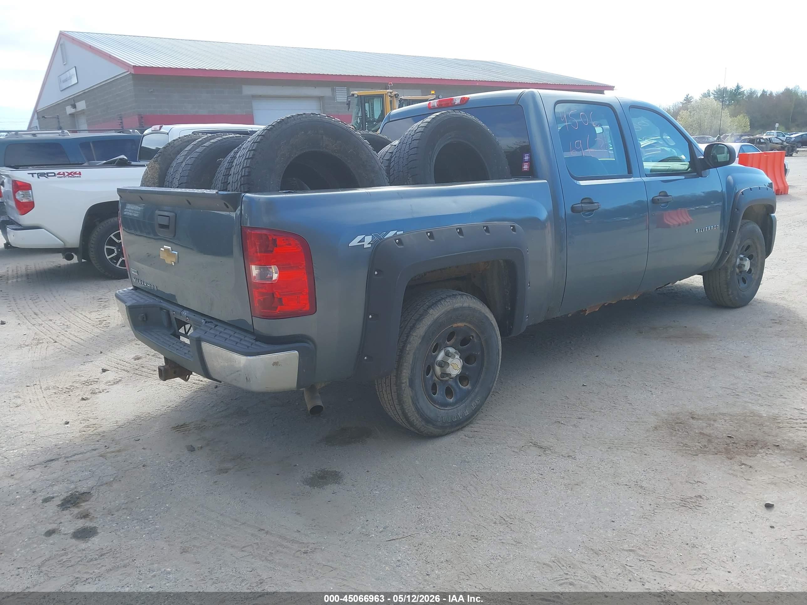 CHEVROLET SILVERADO image 4