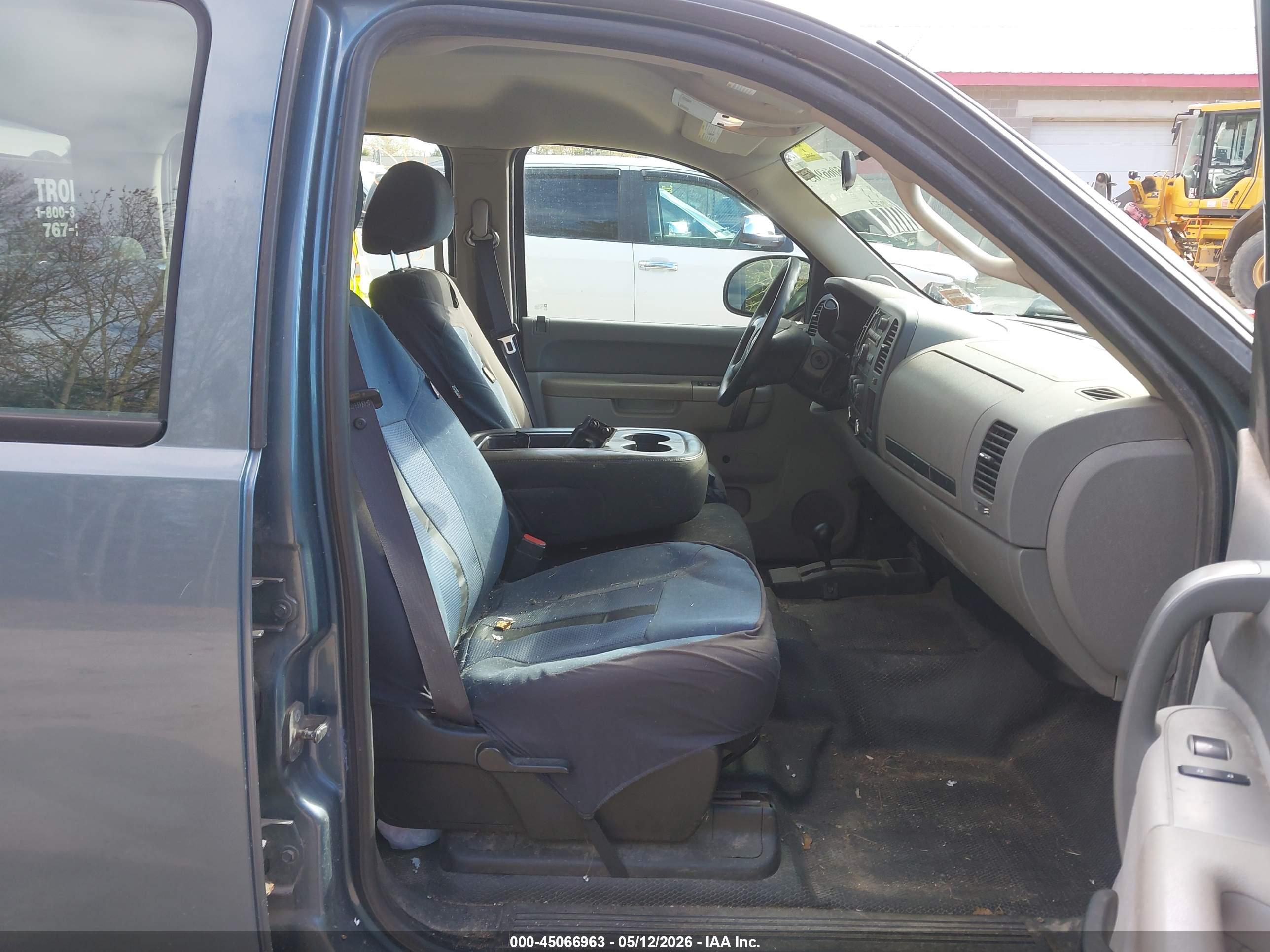 CHEVROLET SILVERADO image 5