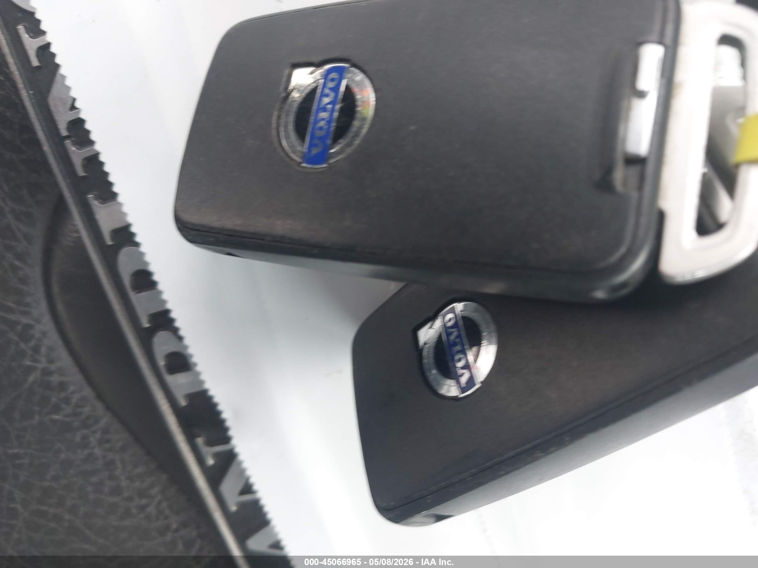 VOLVO XC60 image 11