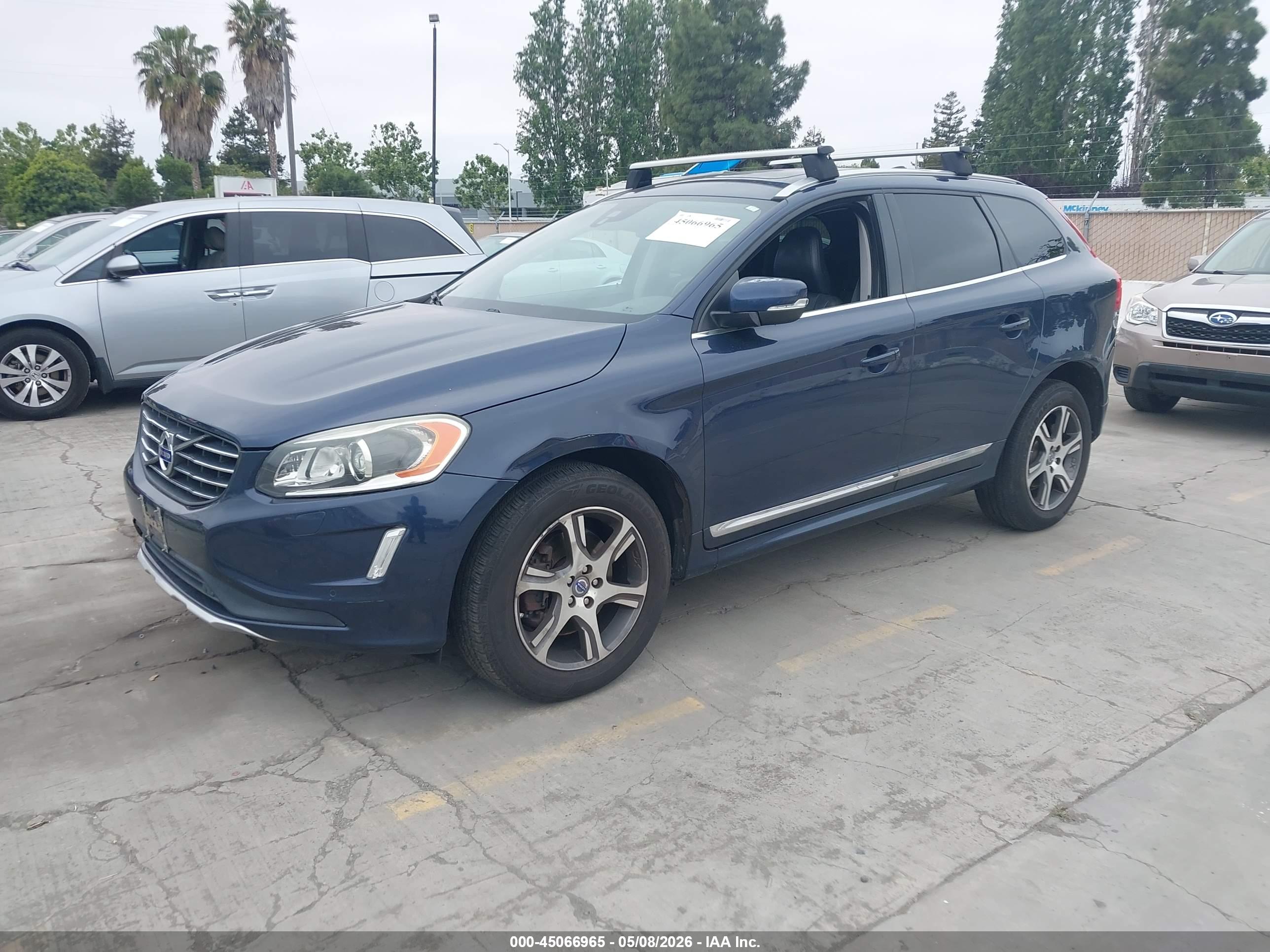 VOLVO XC60 image 2