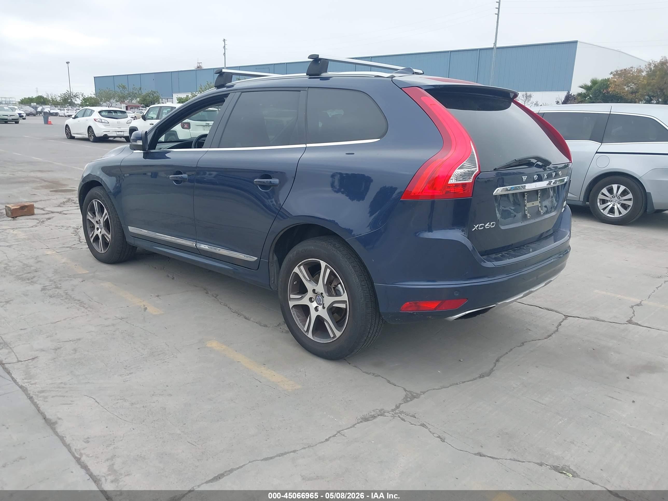 VOLVO XC60 image 3