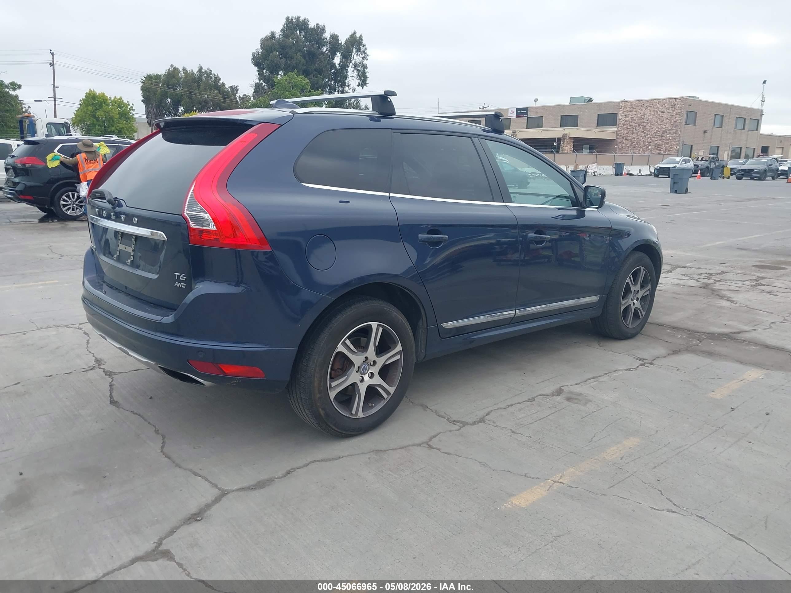 VOLVO XC60 image 4