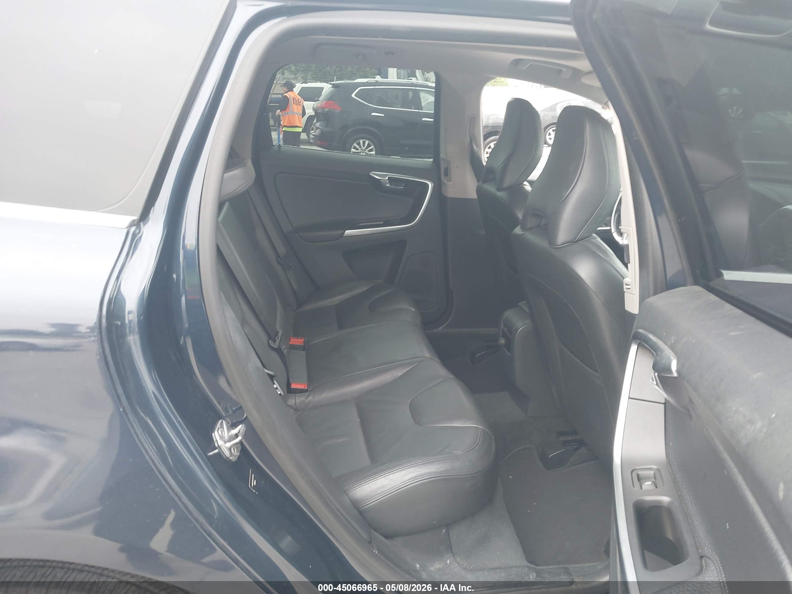 VOLVO XC60 image 8