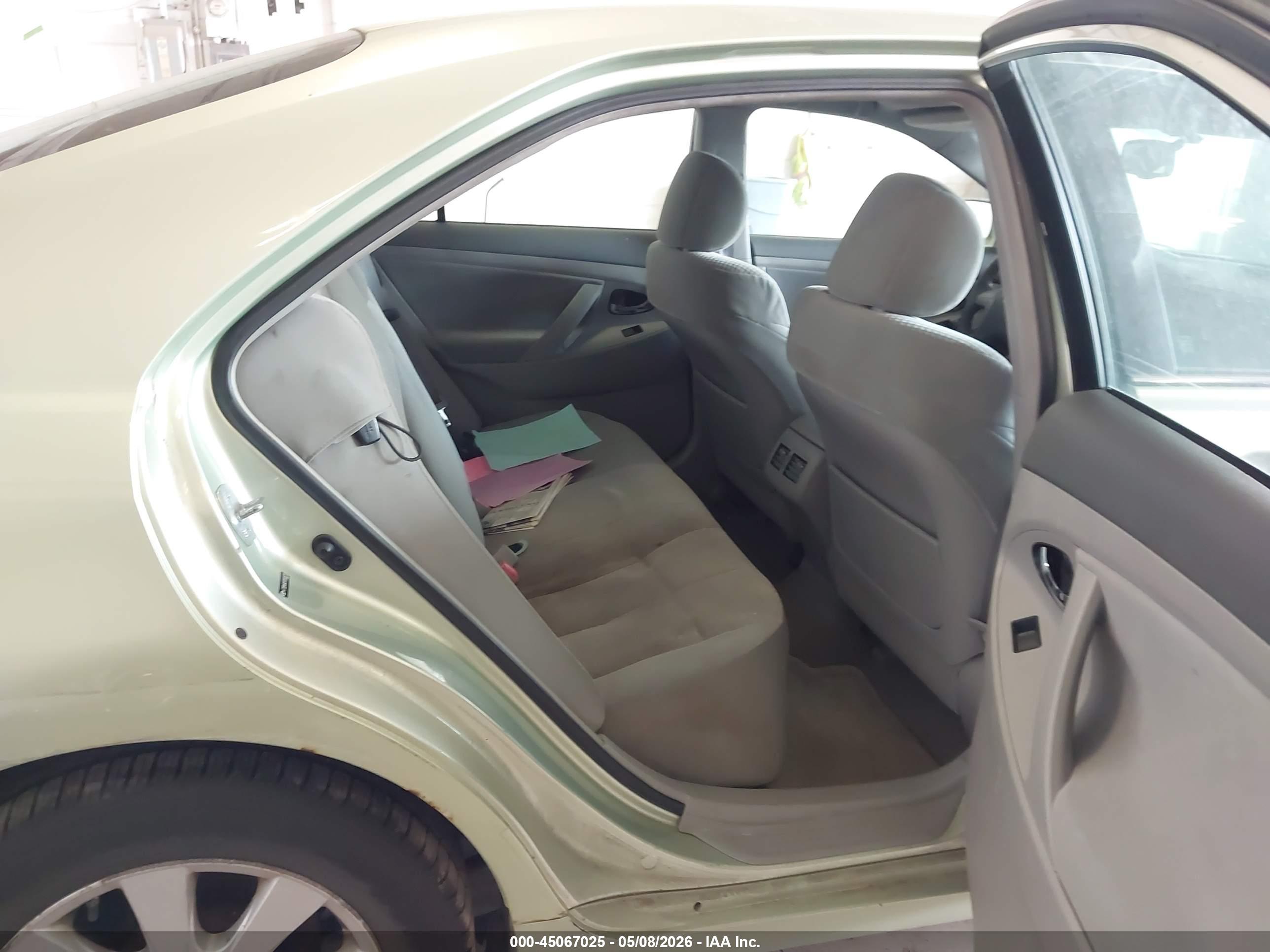 TOYOTA CAMRY image 8