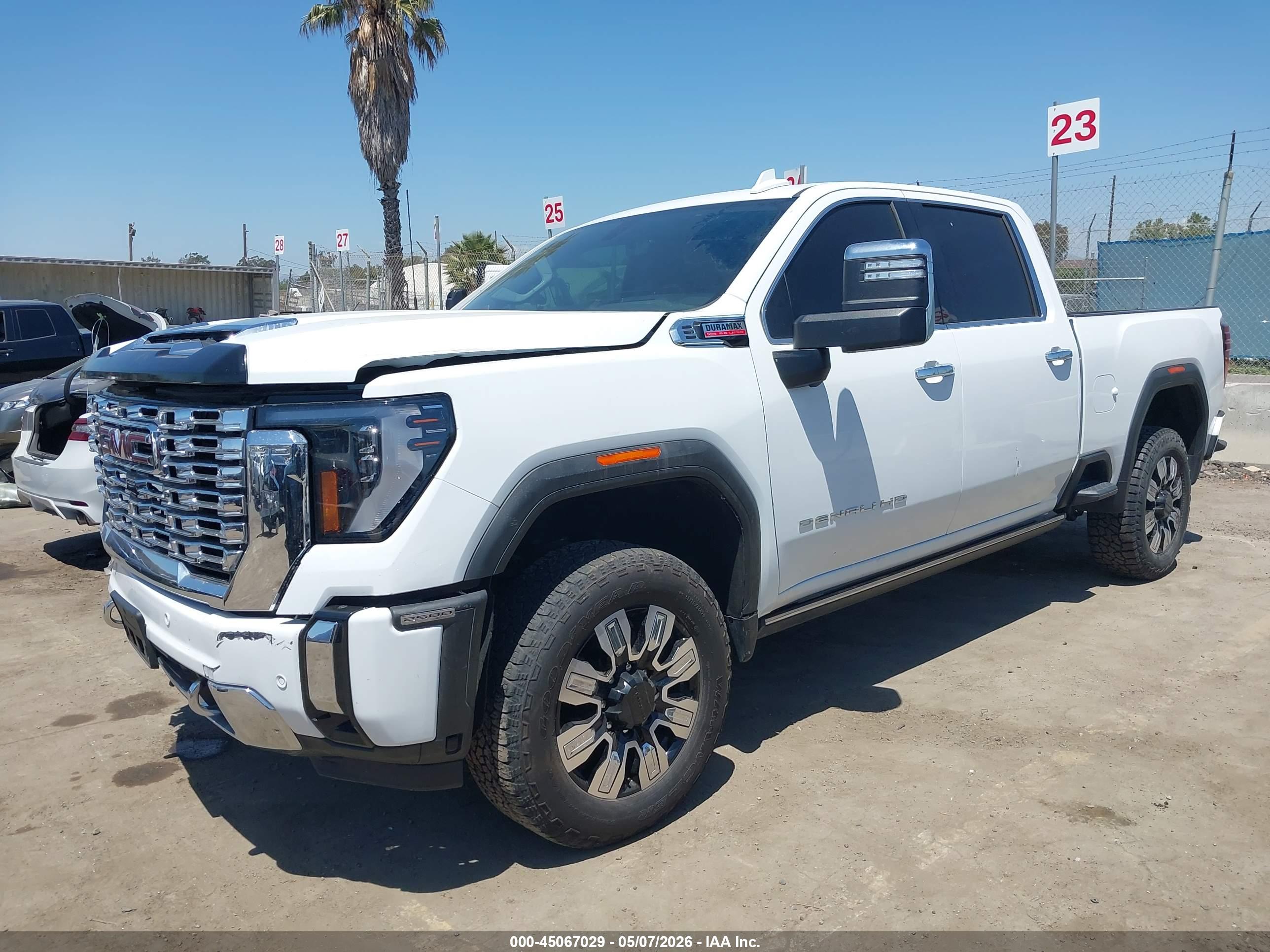 GMC SIERRA image 2