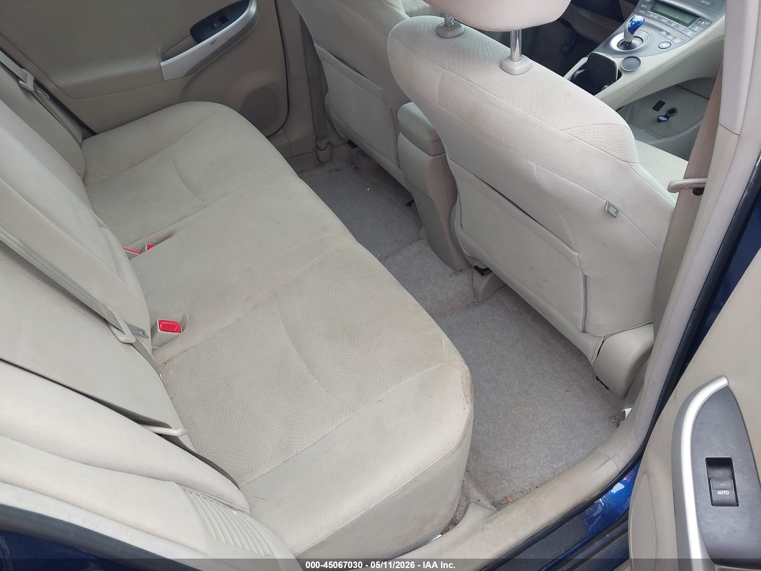 TOYOTA PRIUS image 8