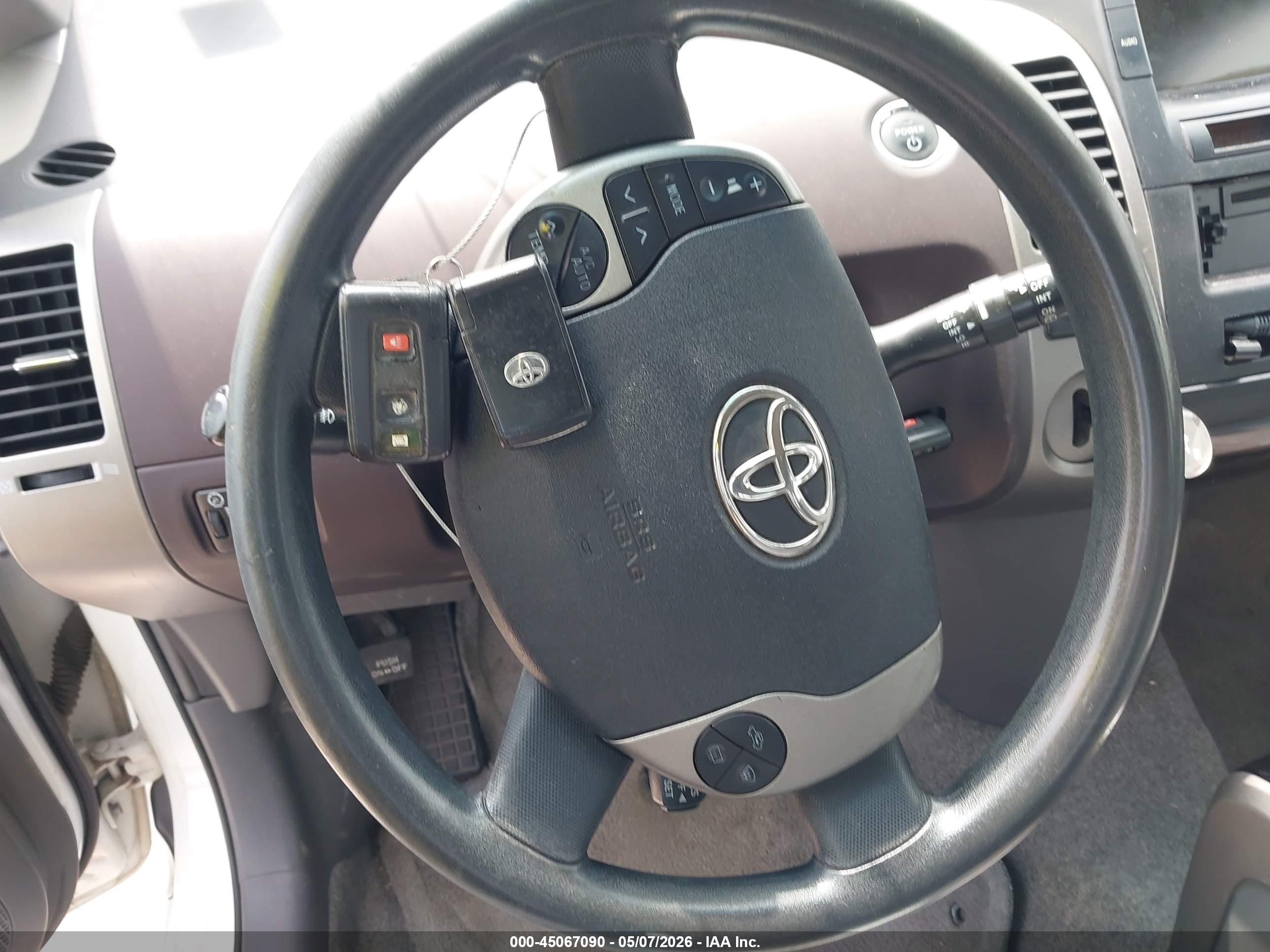 TOYOTA PRIUS image 11