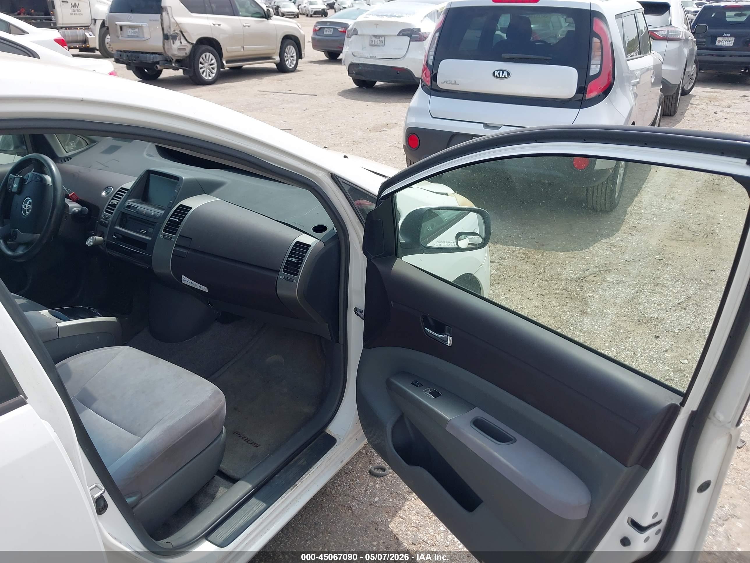 TOYOTA PRIUS image 5