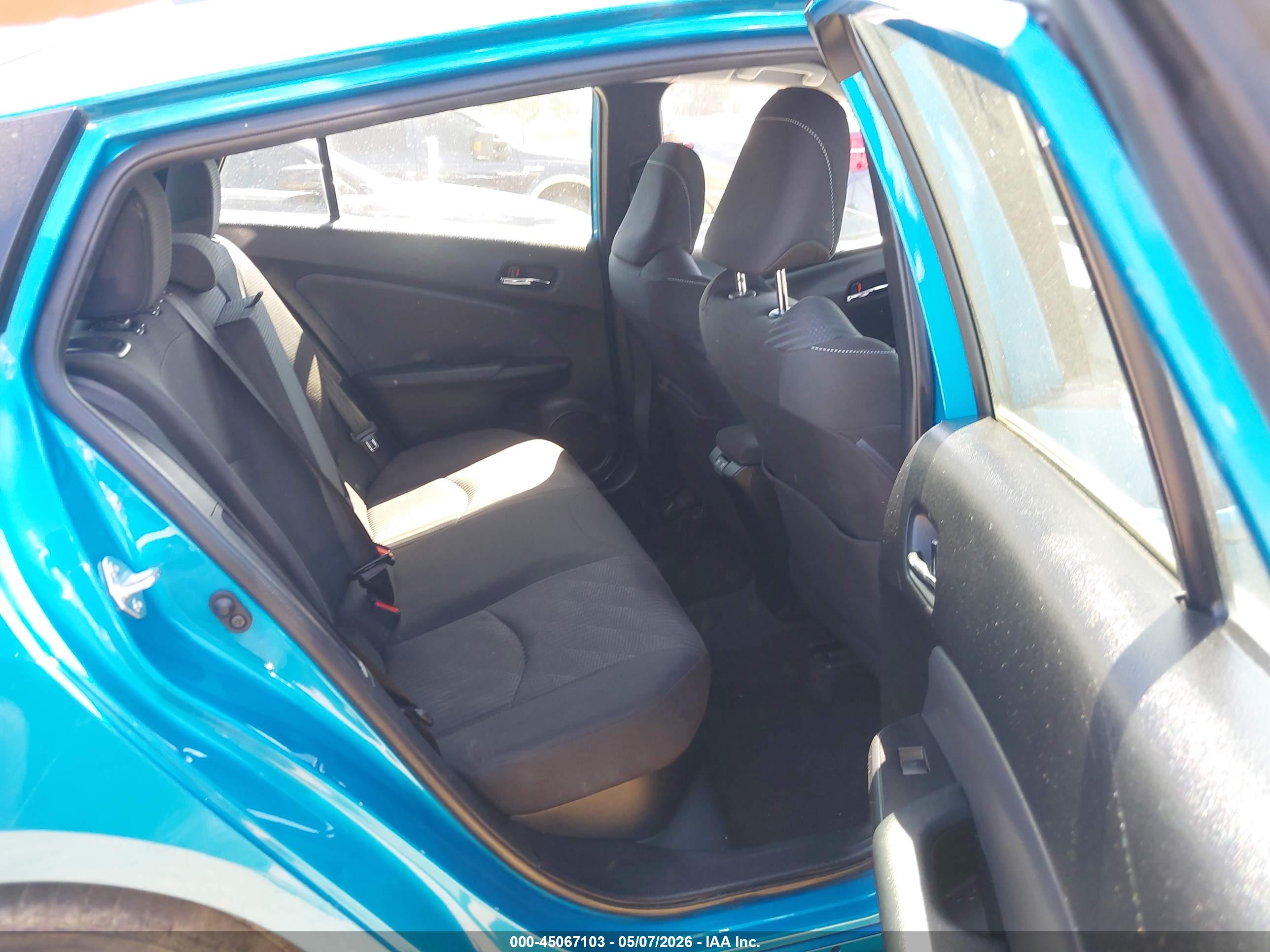 TOYOTA PRIUS image 8