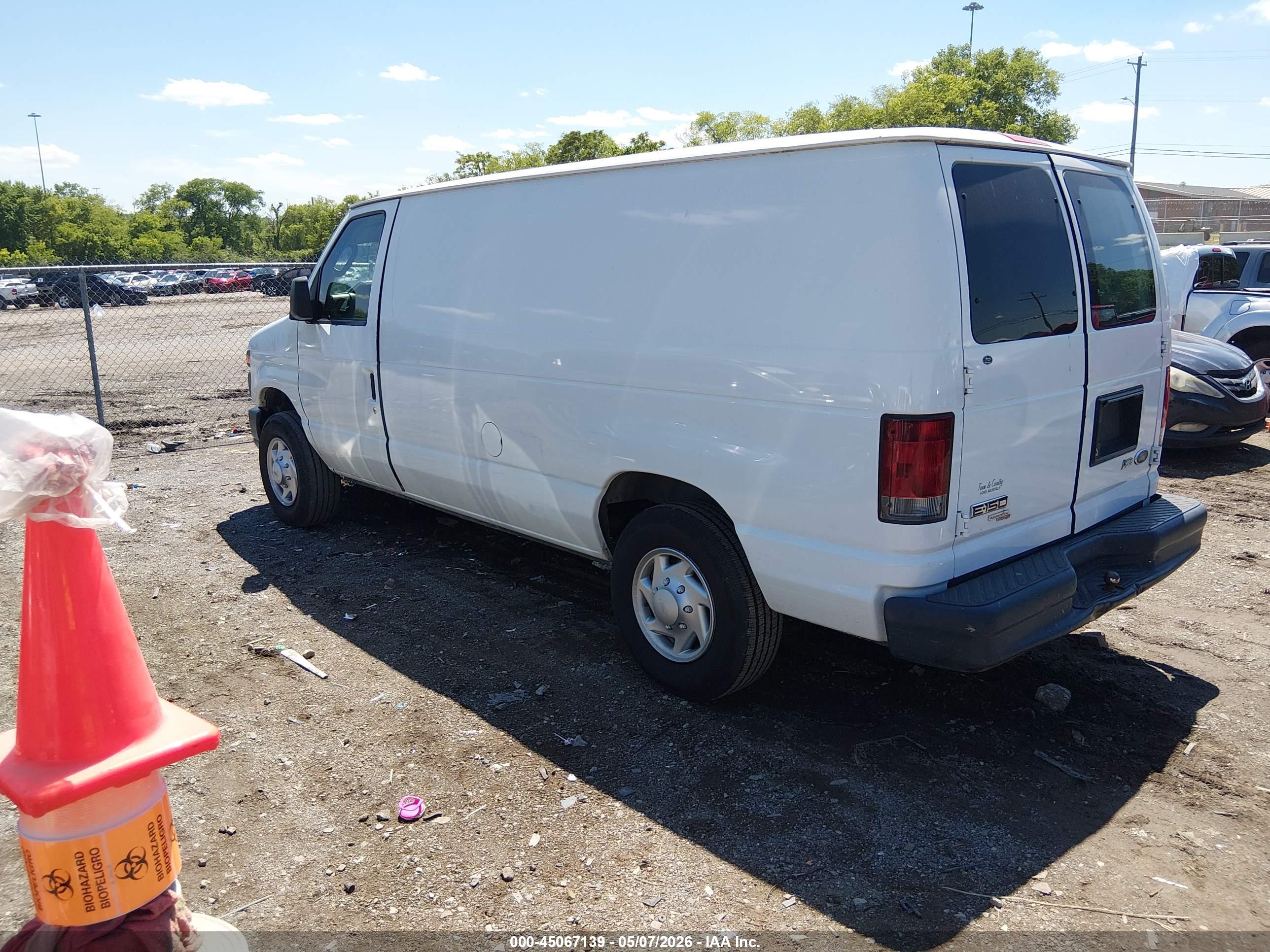 FORD E-150 image 3