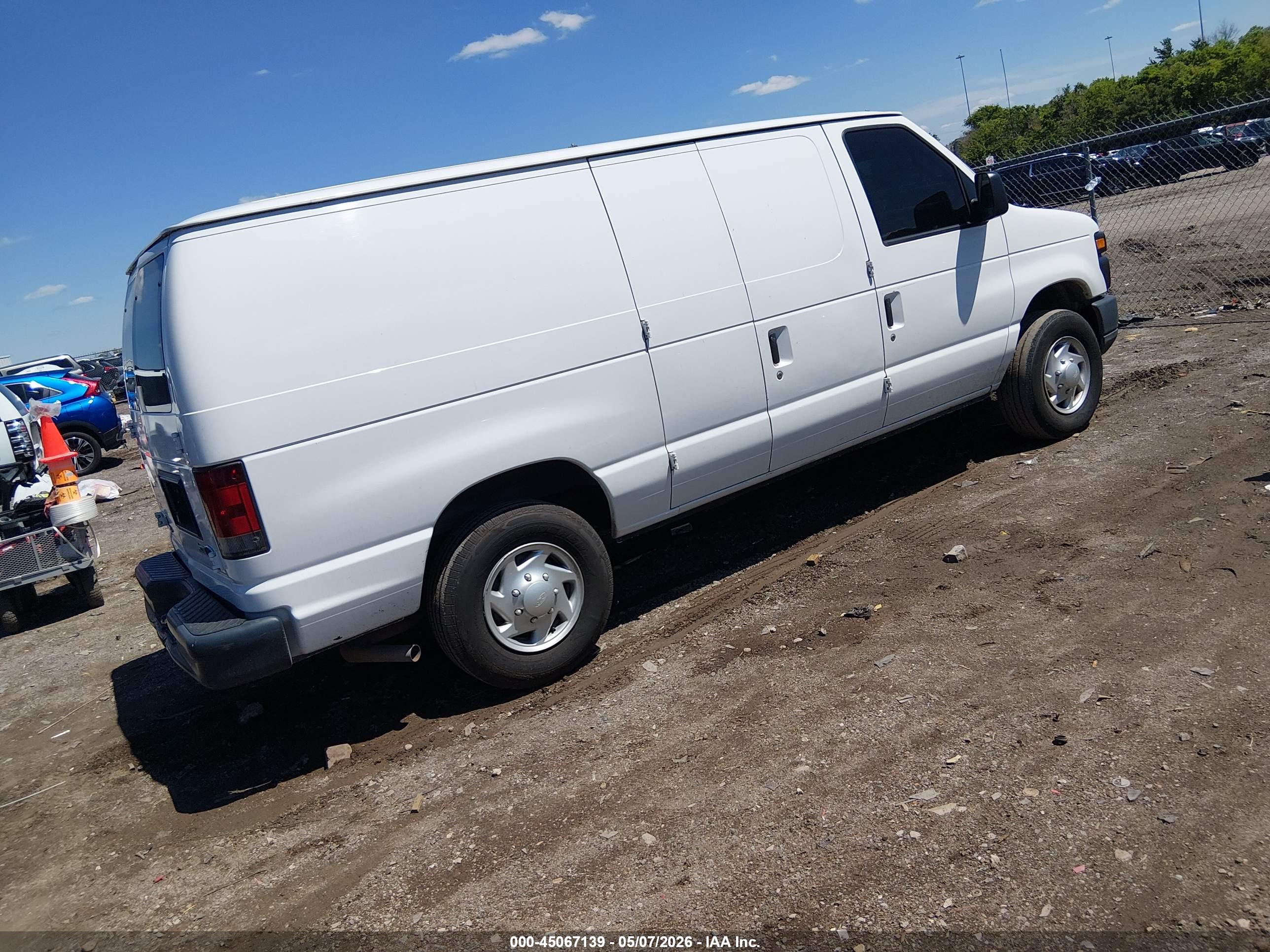 FORD E-150 image 4
