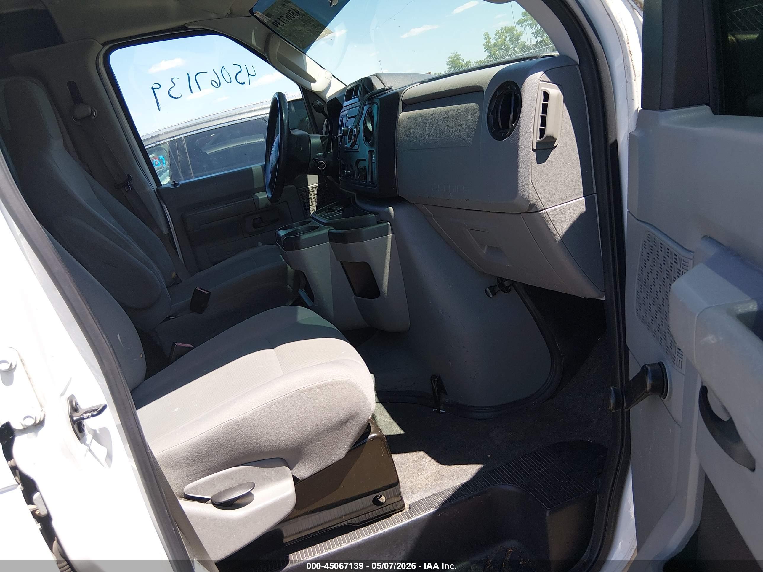 FORD E-150 image 5