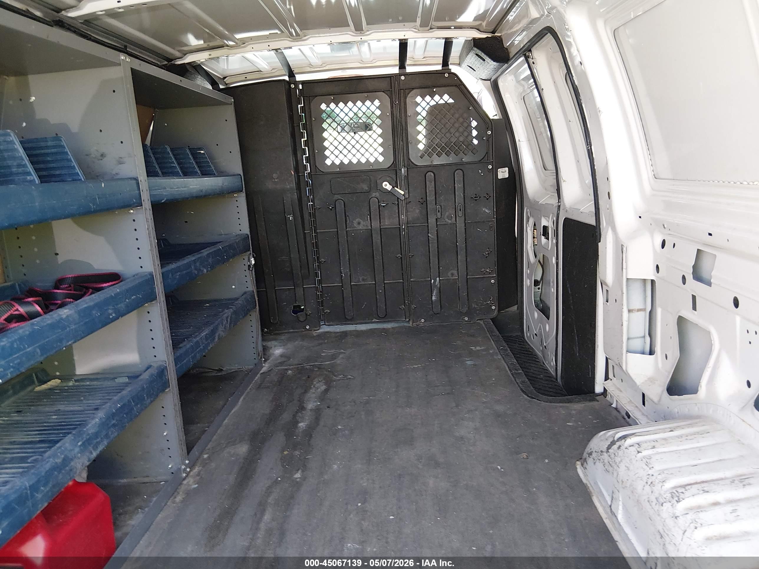 FORD E-150 image 8