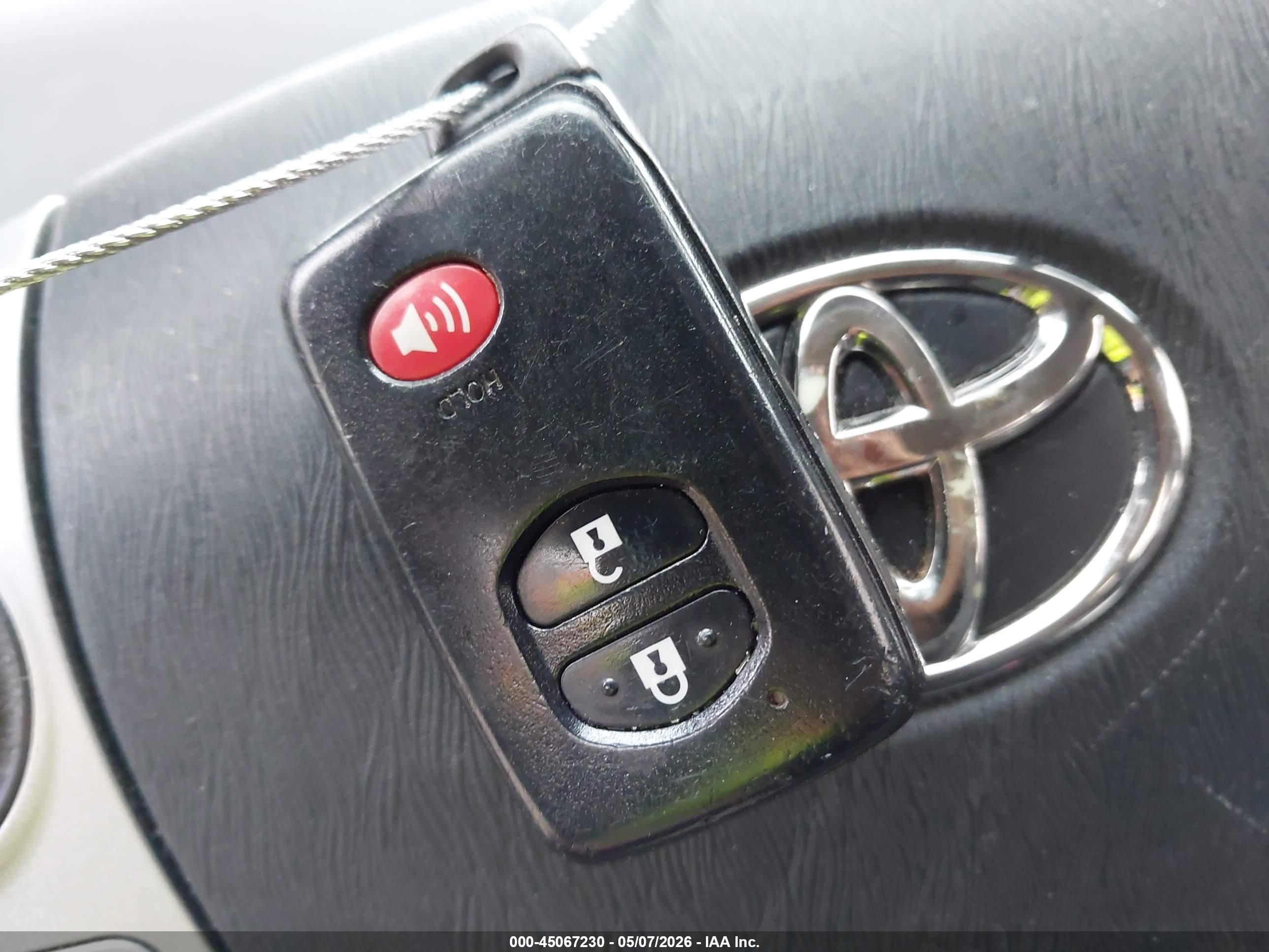 TOYOTA PRIUS image 11
