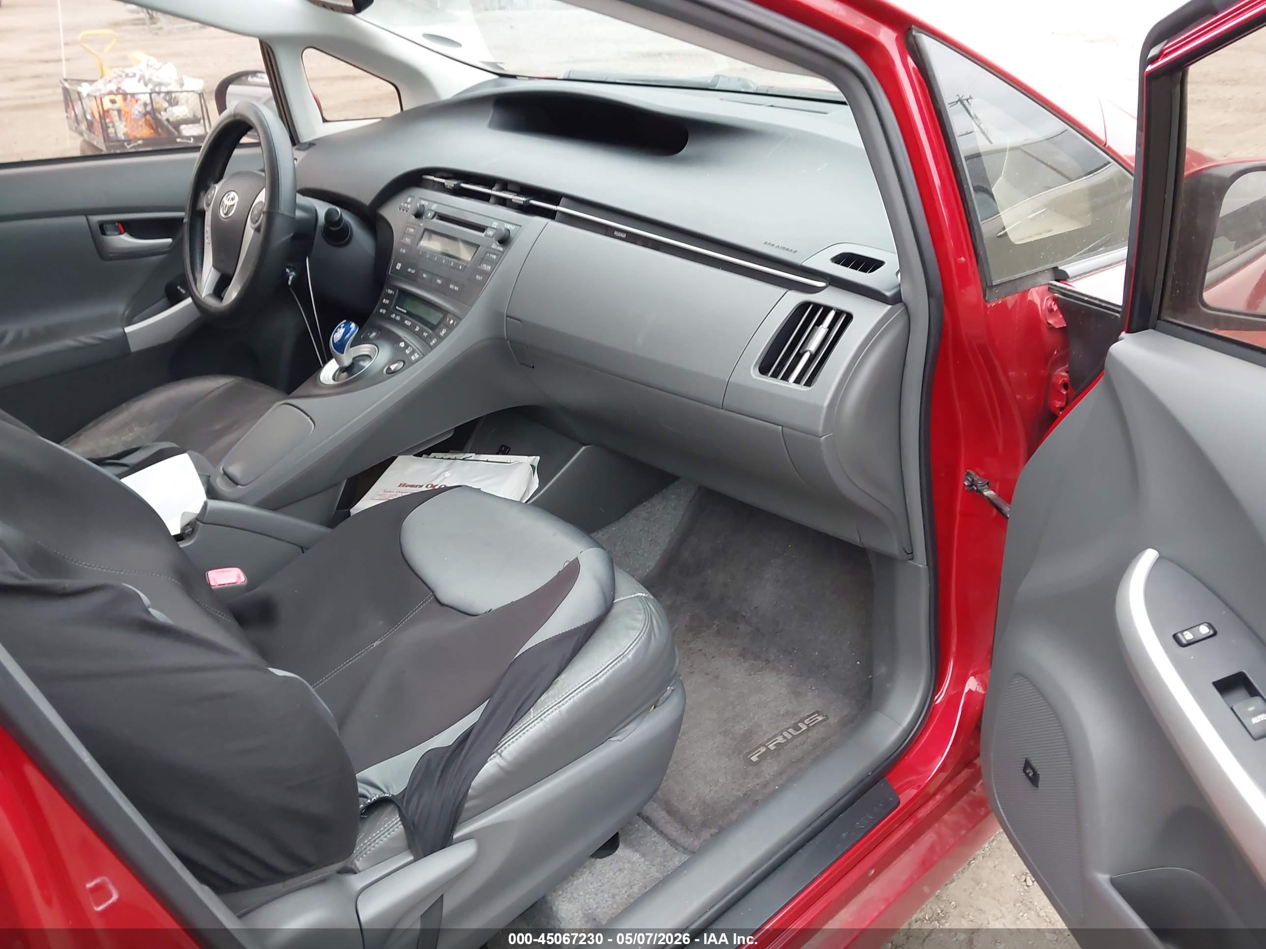 TOYOTA PRIUS image 5