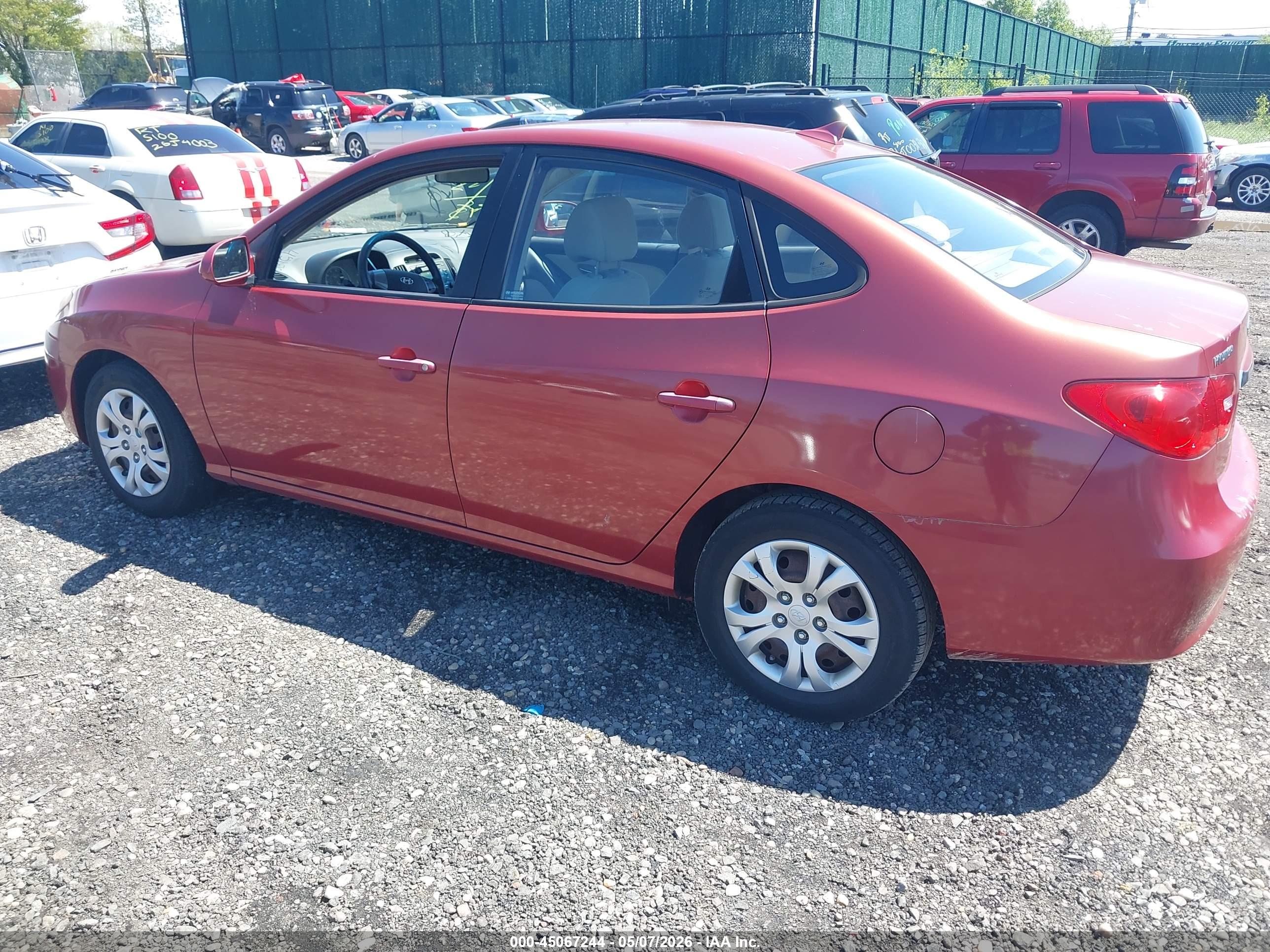 HYUNDAI ELANTRA image 3