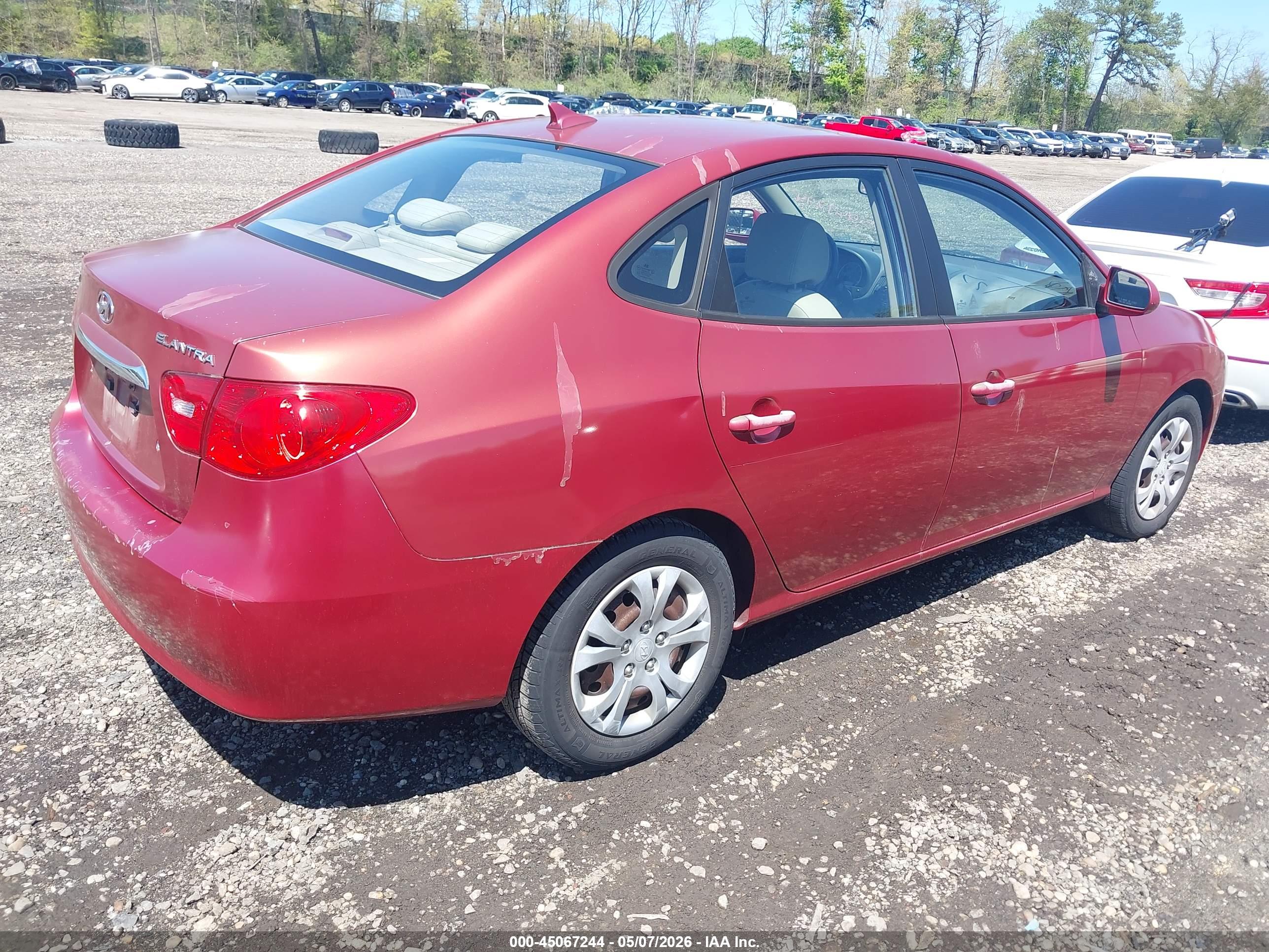 HYUNDAI ELANTRA image 4