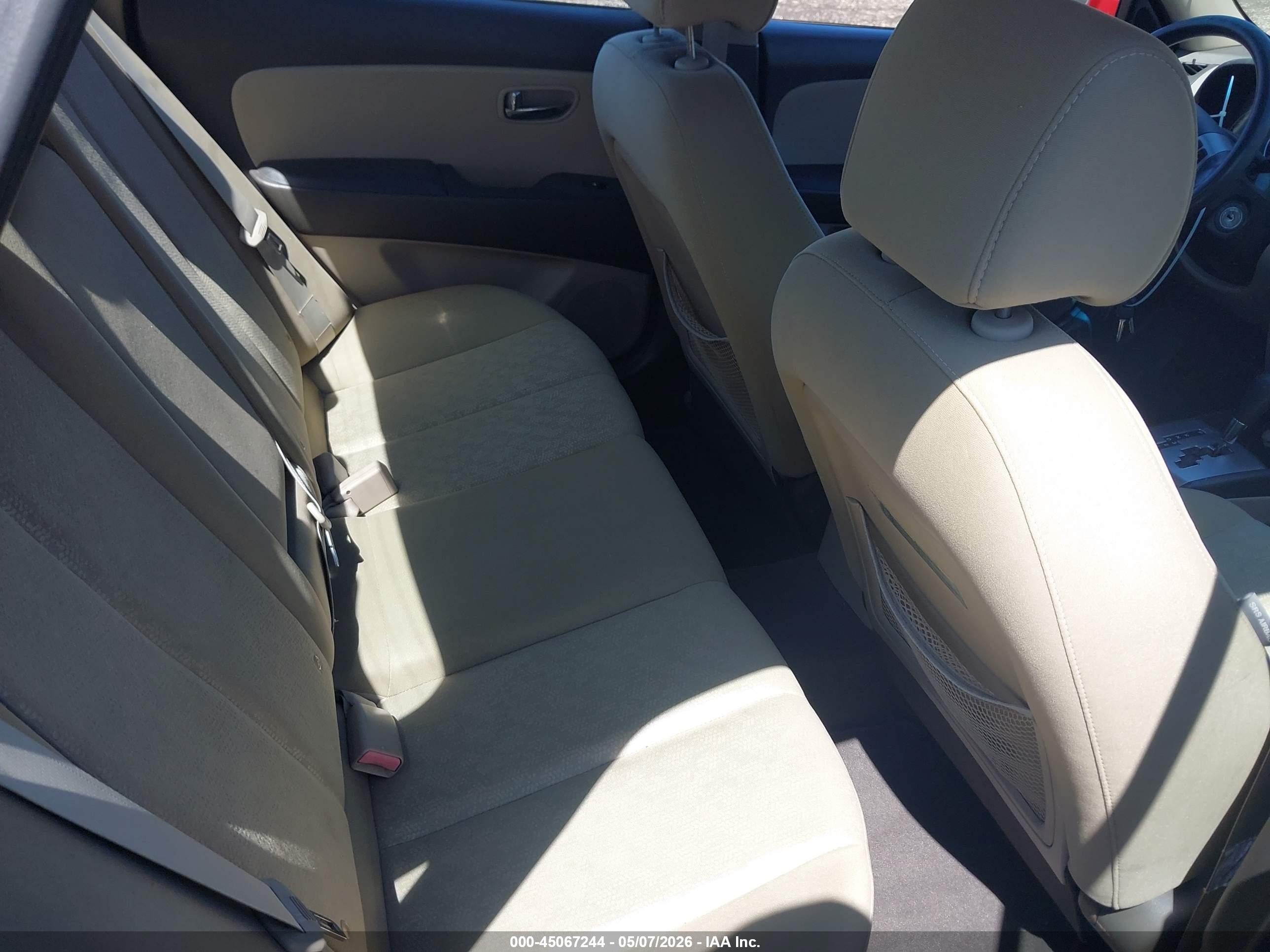 HYUNDAI ELANTRA image 8