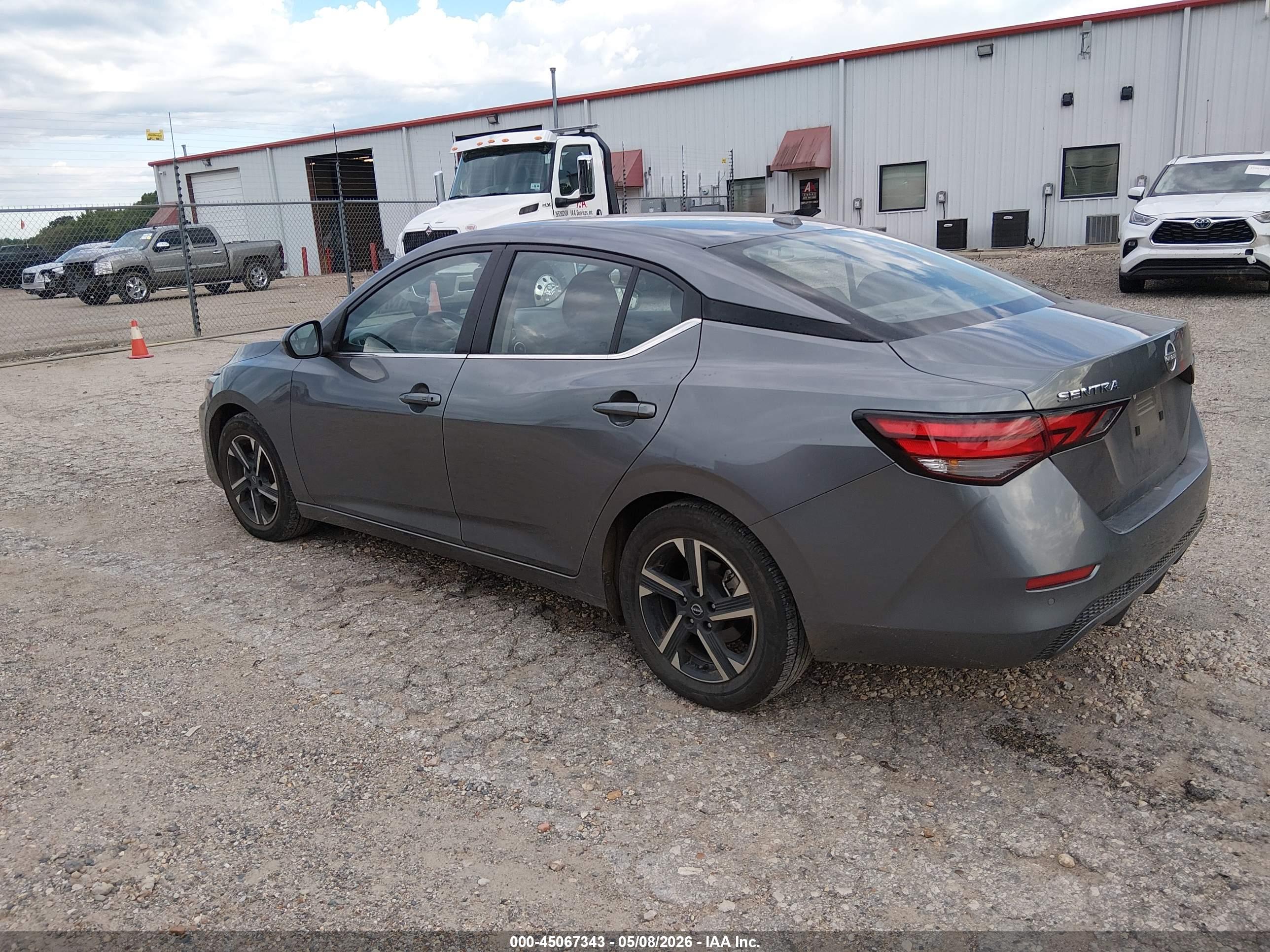 NISSAN SENTRA image 3
